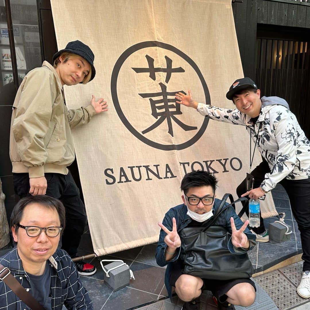 有村昆さんのインスタグラム写真 - (有村昆Instagram)「サウナ雑誌「サウナッサ」チームの皆さんとみんなで、今話題の「サウナ東京」へ行ってきた‼️  おそらく都内最大級で、４つのサウナと３つの水風呂は計算されて本当に感激しました。  日本のサウナはおそらく世界一クオリティが高いと思う。  #サウナ　#サウナイキタイ　#サウナ東京」5月1日 11時39分 - kon_arimura