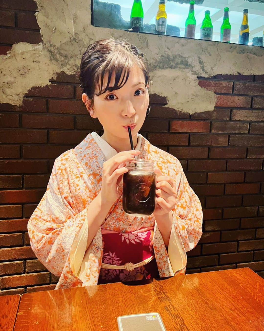 美蘭レンナのインスタグラム：「カフェTime☺️☕️ . . . 先日の文楽鑑賞後はカフェでまったり☺️☕️ 演目話に華が咲きました😆🌼✨ 写真撮られると楽しくて、だんだんふざけちゃう😆笑 . さて！ 今日から5月スタートですね😆🌿 5月はnew lessonスタート、  20日 土曜日のにちビュー(日舞+レビュー)ワークショップと わくわくイベントが待っています💓💓💓  ありがたい事にワークショップのお申込みを 沢山頂きましたので、当初より広めのスタジオに 変更しました😊✨ 有難うございます☺️☺️💕  5月18日木曜日　までお申込み可能ですので、 プロフィールページのURLお申込みページより お申込みくださいませ☺️🩷🩷 . . 皆さまに楽しんで頂けるよう、 踊る楽しさを知って頂けるよう心を尽くします☺️☺️☺️✨ お会いできることを楽しみにお待ちしています💐💐 . . お仕事の方も、旅行の方も、 リフレッシュの方も素敵なGWをお過ごしください🌿🌿🌿 . . . #着物#キモノ#きもの #きもの女子#きもの好きな人と繋がりたい #着物ヘアアレンジ#和装#和装モデル #カフェ巡り#文楽#鑑賞 #観劇記録#お出かけ #5月#スタート #宝塚#日本舞踊#レッスン #お稽古#習い事#ワークショップ #ワークショップのお知らせ #にちビュー #new#lesson#kimono #kimonostyle#japan#osaka」