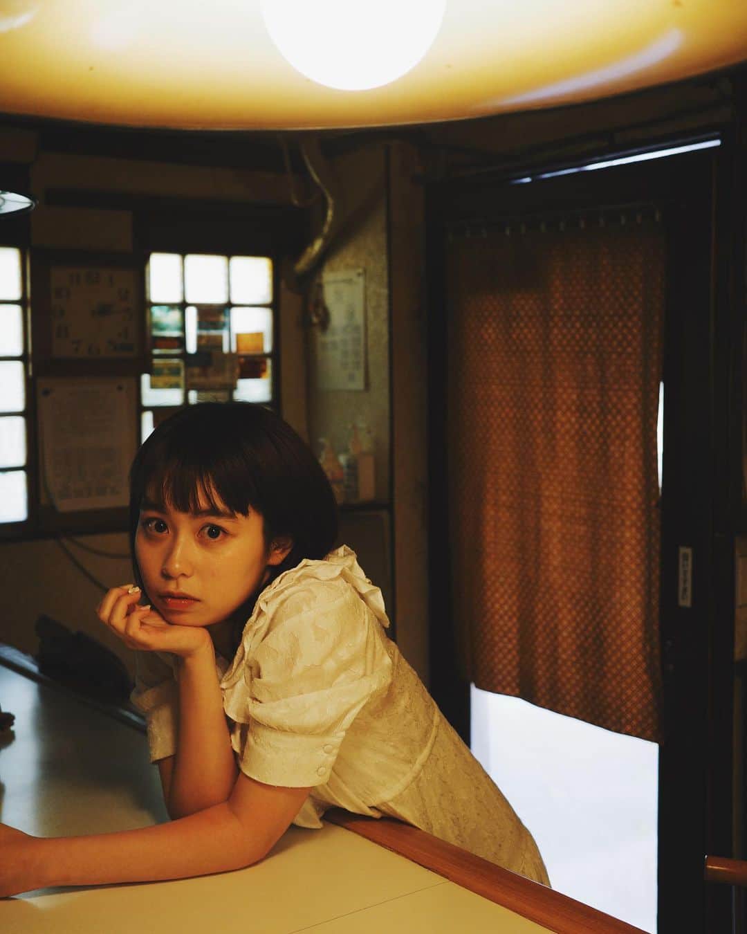 のインスタグラム：「. . . 鹿児島中心地にあるディープスポット『名山堀』のスナックテリーナ🎤昭和初期の雰囲気そのままタイムスリップしたこの感覚たまらん。 . . model..木香 photo..トヲル . . #名山町  #名山堀  #スナックテリーナ  #テリーナ #タイムスリップ」