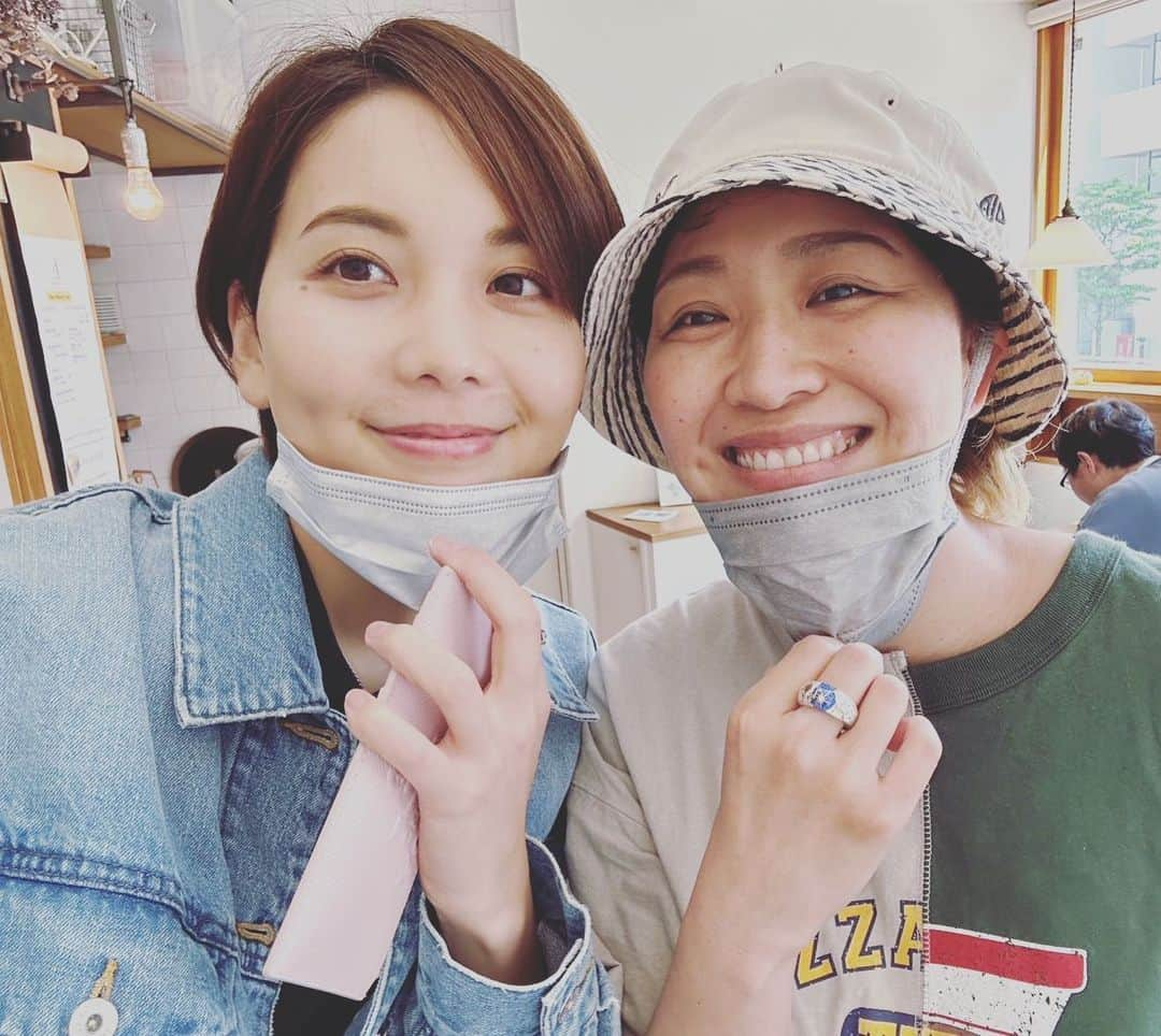 丸山桂里奈さんのインスタグラム写真 - (丸山桂里奈Instagram)「久々にヒロちゃん。 まじで、久々に会った。ずっと会いたかったから会えて嬉しかったし、いろんな話をした😌 いつもテレビ局ばかりだったからなんだか新鮮な感じがしたし、とにかくリラックス出来た😊 そして、娘にも会いにきてくれたぁ。娘もとっても喜んでたぁ👶🏠 毎日報道ステーション大変だけど、すごく輝いてる姿を見てなんだか嬉しくて、私より9個も年下なのにお姉ちゃんみたいなくらいしっかりしてるヒロちゃん🌞 時間足りなかったから、また会おうね〜 最近は大好きな人たちに会える日が続いてます😍😍😍それだけでなんかパワー湧き出てます‼️ お互い、頑張ろーねっ❤️  #ヒロド歩美 #ヒロちゃん #太陽もらってる人間 #みんなに平等な人 #可愛いけどかっこいい #熱盛 #毎日熱盛を言う人 #ずっと笑顔でいてほしい人 #大好きな人 #また会おうね #らぶりー #いい意味で #インスタバエ」5月1日 21時27分 - karinamaruyama