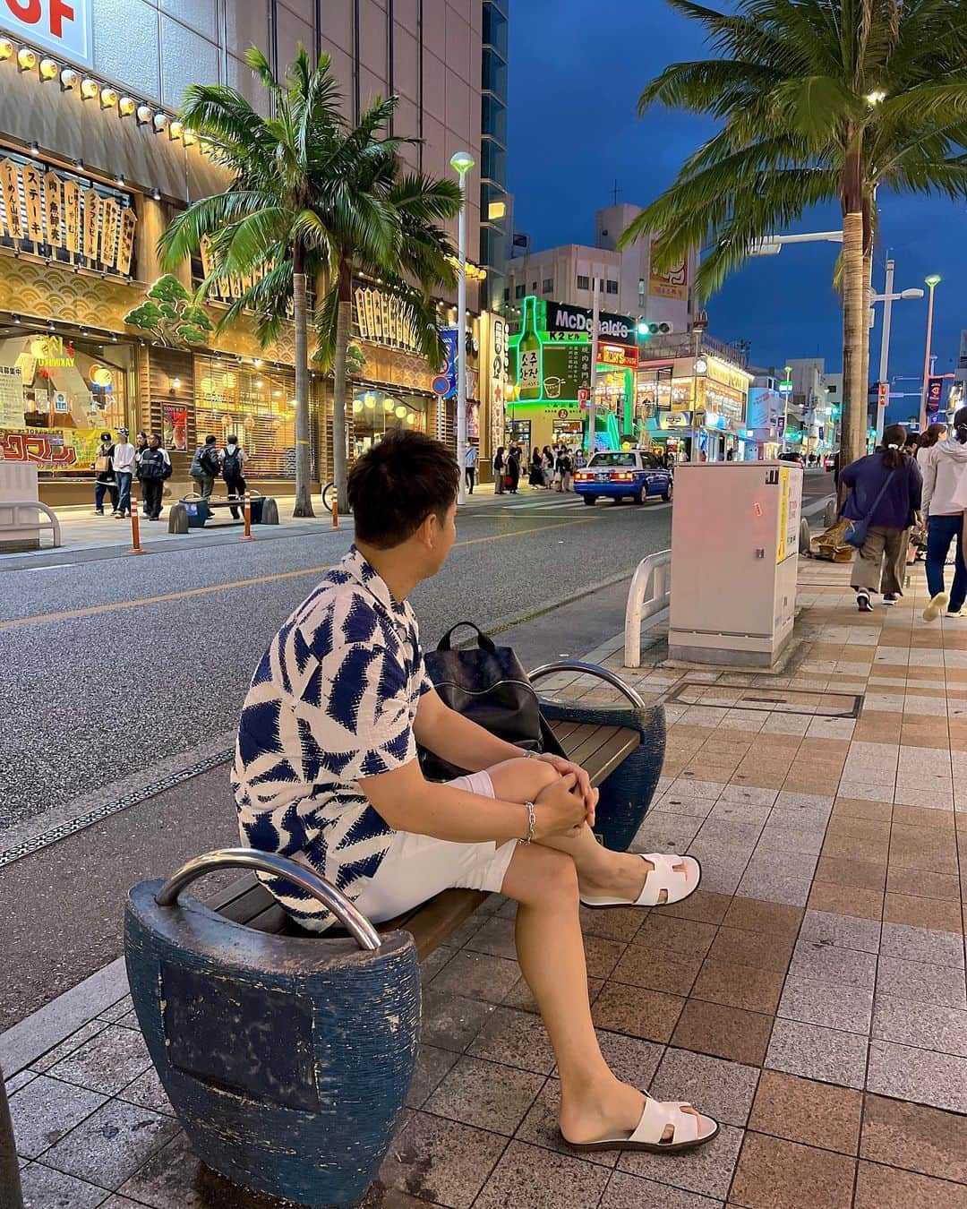 Noboru_Yuukiのインスタグラム：「. . 去年の国際通りは シャッター街やったけど 活気が戻ってた🌴❤️‍🔥  #沖縄 #国際通り」