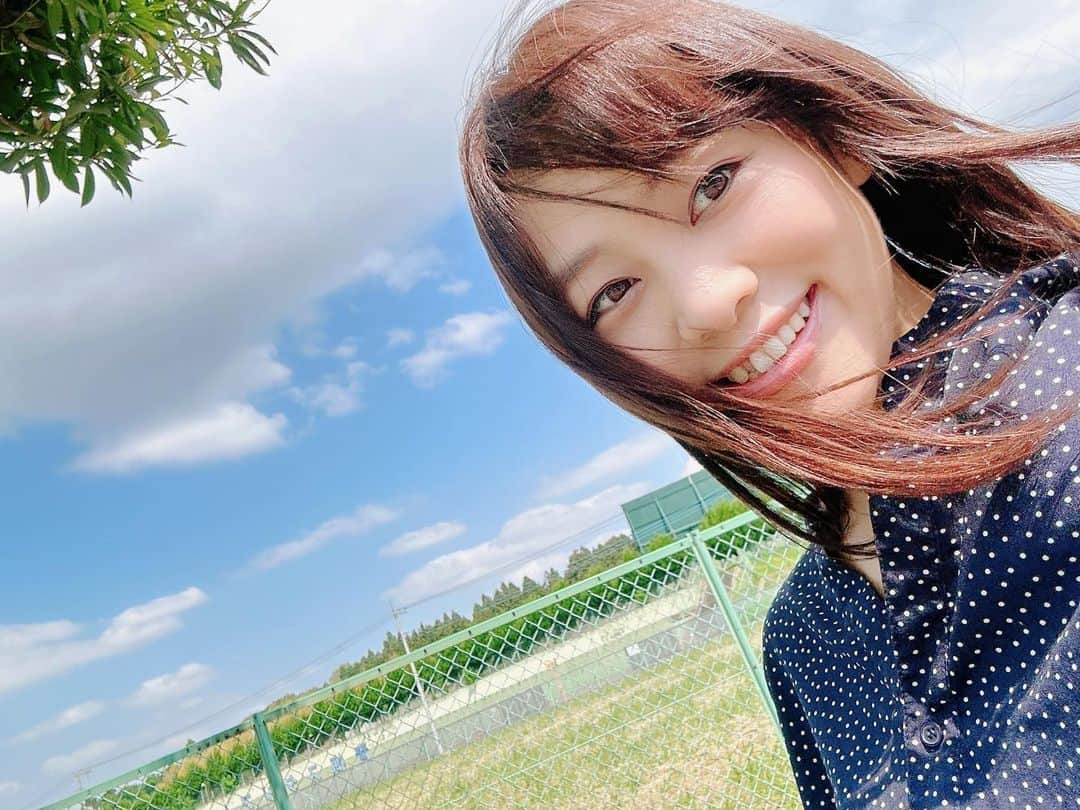 西村志野のインスタグラム：「＊ 5月のスタートは取材で初めての場所へ✨ 風のおかげでこの躍動感！笑  今月もいい1カ月になりますように☺️ ＊ #5月 #取材 #いい風が吹きますように🍀  #アナウンサー #フリーアナウンサー #西村志野」