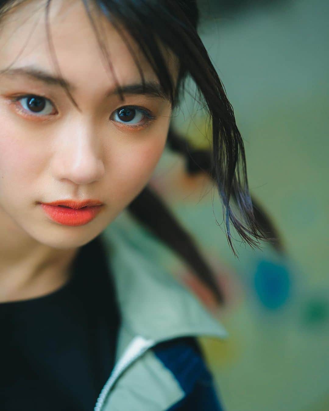 多田成美のインスタグラム：「ぶたさん踏んでごめんなさい🤝  本日から5月ですね🤚🏽 皆さんにとって素敵なゴールデンウィークになりますように!!  📷　@mackey_mackin  💄　@marutani__ko  👔　@dai_ze3048 #作品撮り　#被写体」