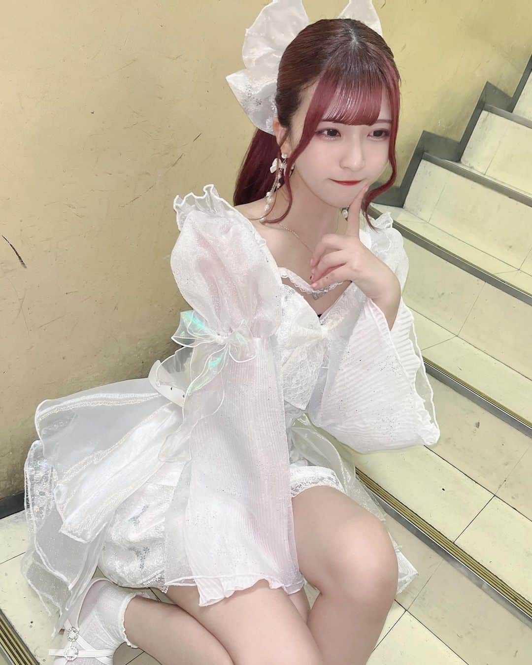 ちはるのインスタグラム：「. 新衣装🫧新しい私も愛してね、  #アイドル #idol #衣装 #白 #リボン #キラキラ #ポニーテール #tflers #instagood #follow #japanidol」