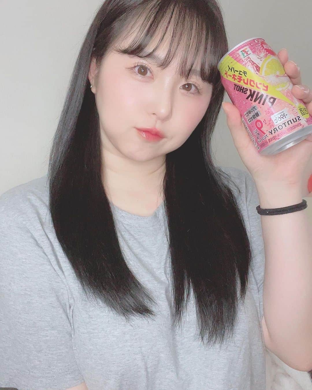 上田ミルキィのインスタグラム：「毛先の色落ちを綺麗にするだけでも透明感出るよね〜🩵🪽」
