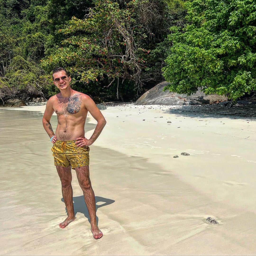 エゴール・ザクロエフのインスタグラム：「🏝️vacation 🏝️」