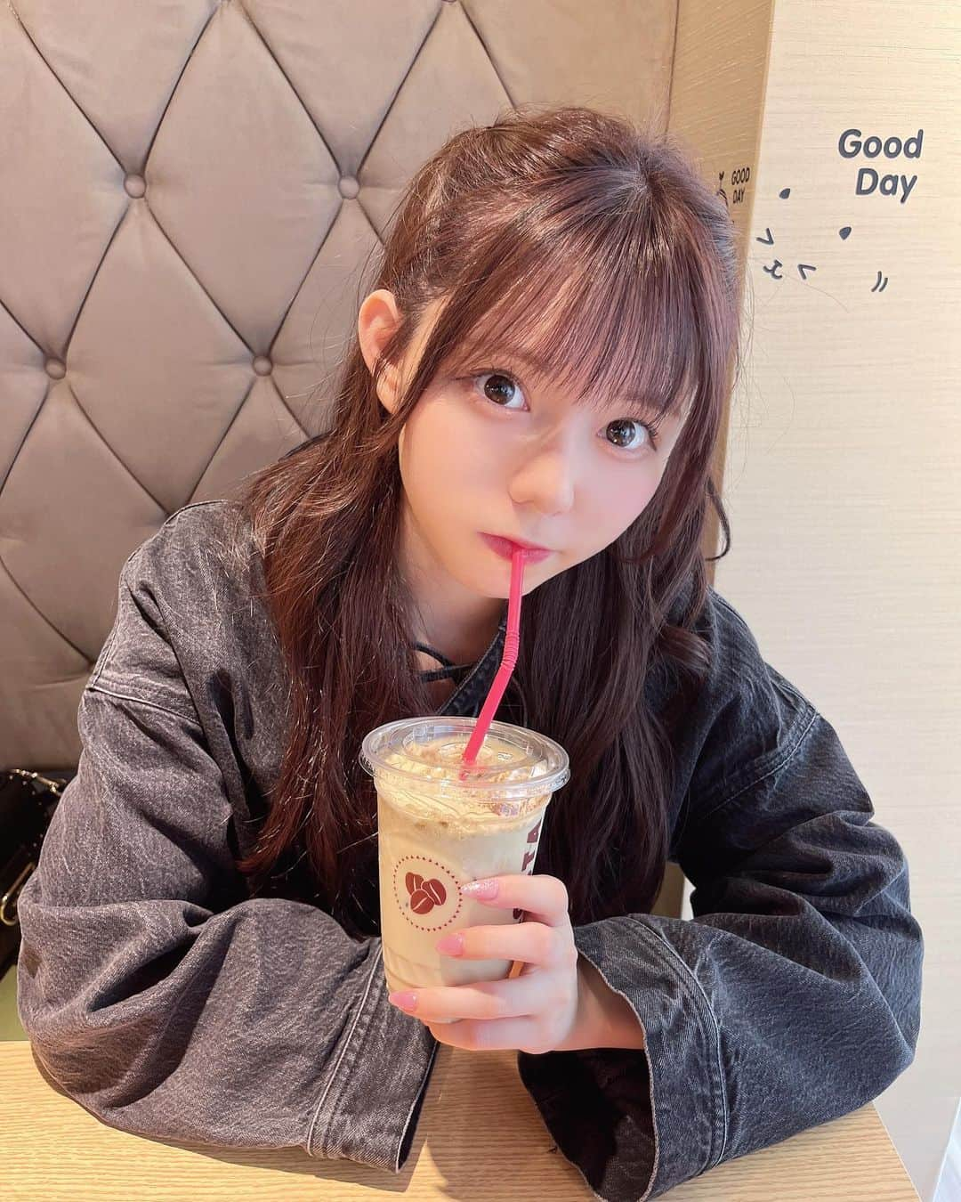 大森莉緒さんのインスタグラム写真 - (大森莉緒Instagram)「・ ・ HELLO！DONUTS🌼💕  新大久保にある韓国ドーナツ屋さん🍩 1番人気のウユ(milk)クリームにしたよ🍼 ふわふわドーナツの中にミルククリームがいっぱい入ってて、めちゃめちゃ美味しかった🥲  種類がたくさんあって、他にも気になるのがあるから通いたい...🤣❤️‍🔥  あと！！ほうじ茶ラテが 美味しすぎて飲み終わるの一瞬だった🥹 ・ ・ #大森莉緒 #おーりお #おりおんず #おりおの食 #ドーナツ #ほうじ茶ラテ #カフェ巡り #韓国カフェ #HelloDonut #cafe #donut #sweet #instagood #instafood #instapic #good #카페투어 #맛집 #음식 #도넛」5月1日 21時54分 - rio.ohmori