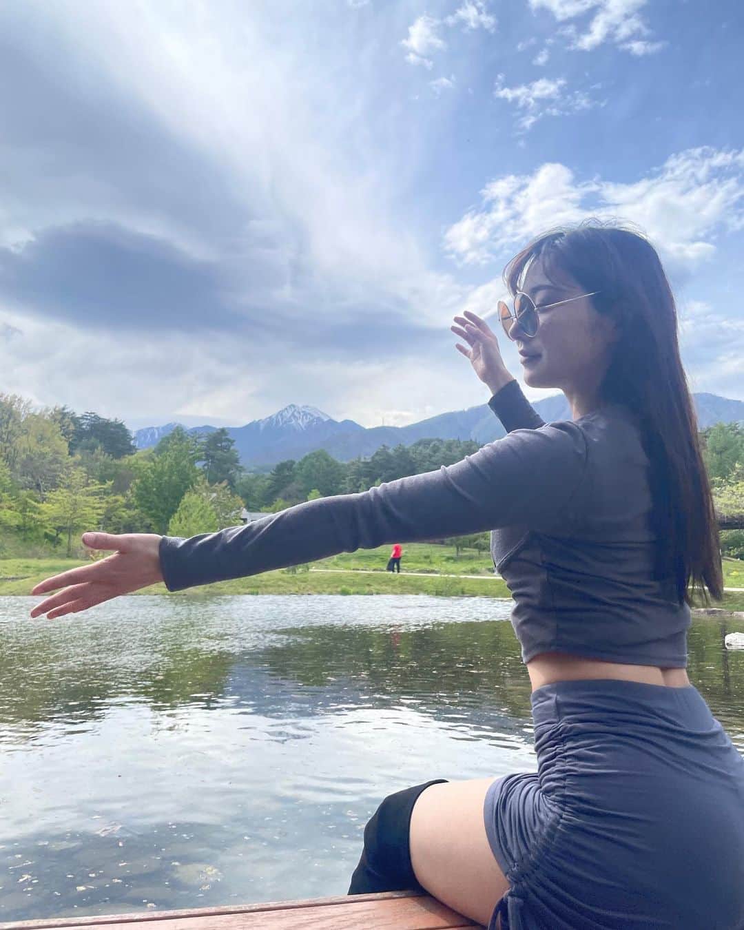 由愛可奈のインスタグラム：「5月🕊️ 2023年も生きられてるっ！ 新作みてねえ🕊️ 写真は北アルプス！」