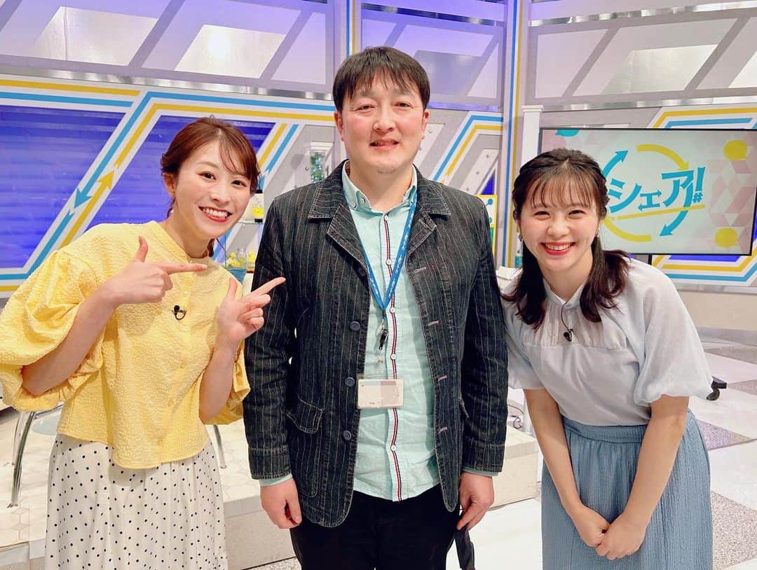 のインスタグラム：「もう5月ですね〜( ´ ▽ ` ) 今月もどうぞ、宜しくお願いします🌿  写真は、先月でKFBを離れたカメラマンと！！ ドミソラや旅サラダ中継に情報系のロケ、報道取材などたくさんお世話になり、どうすれば視聴者の皆さんに分かりやすく、楽しく見ていただけるのか？伝え手としてのあり方も教えていただきました😌  そしてなにより私が歌う演出がある時に、カメラを回してる率が高かった…！笑 「……音痴だなぁ！！」と言いながらも爆笑して下さるので、いつも思い切ることができました😂✨  また会える日まで！成長します✊」