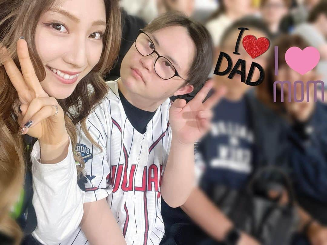 鈴木真梨耶さんのインスタグラム写真 - (鈴木真梨耶Instagram)「First Time⚾️ . . . .  ‪#ROSEAREAL #ロザリオ‬ ‪#鈴木真梨耶 #MaRiyaSuzuki‬ #brother #family #fam #suzuki #yakult #baseball #swallows #yakultswallows #野球 #阪神タイガース #阪神 #家族 #弟」5月1日 21時57分 - mariya_suzuki