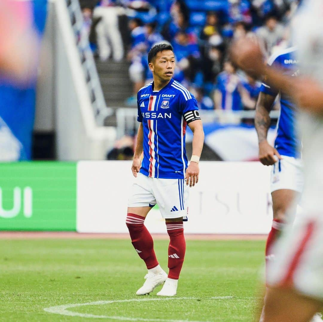 横浜F・マリノスさんのインスタグラム写真 - (横浜F・マリノスInstagram)「𝑶𝑼𝑹 𝑪𝑨𝑷𝑻𝑨𝑰𝑵 🔱#fmarinos #喜田拓也」5月1日 22時00分 - yokohamaf.marinos