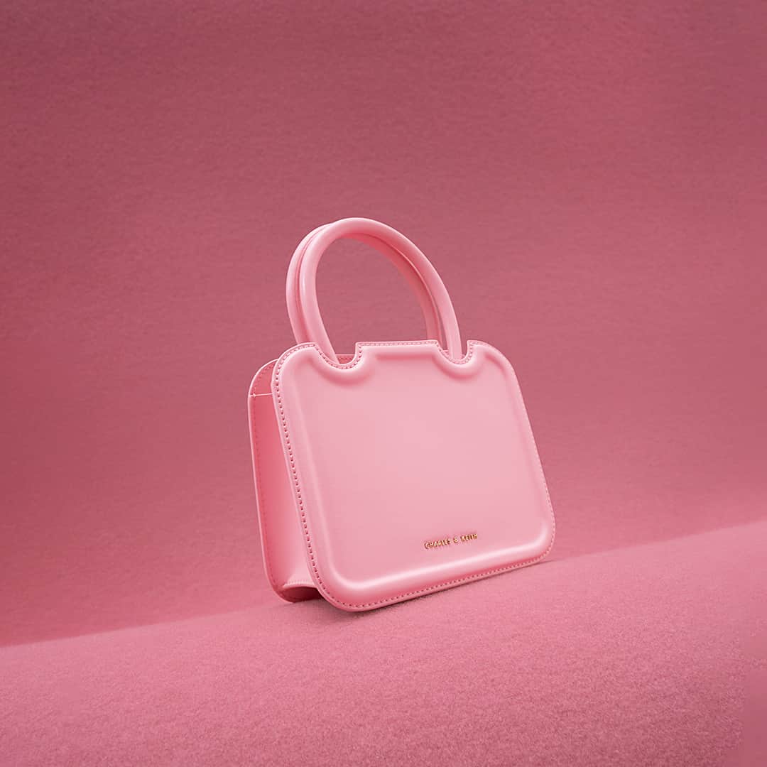 CHARLES & KEITHさんのインスタグラム写真 - (CHARLES & KEITHInstagram)「The cute, chic and colourful Perline sculptural tote bag is giving bubblegum vibes.  Shop now via the link in bio.  #CharlesKeithPerline #CharlesKeithSS23 #CharlesKeithOfficial」5月1日 22時00分 - charleskeithofficial