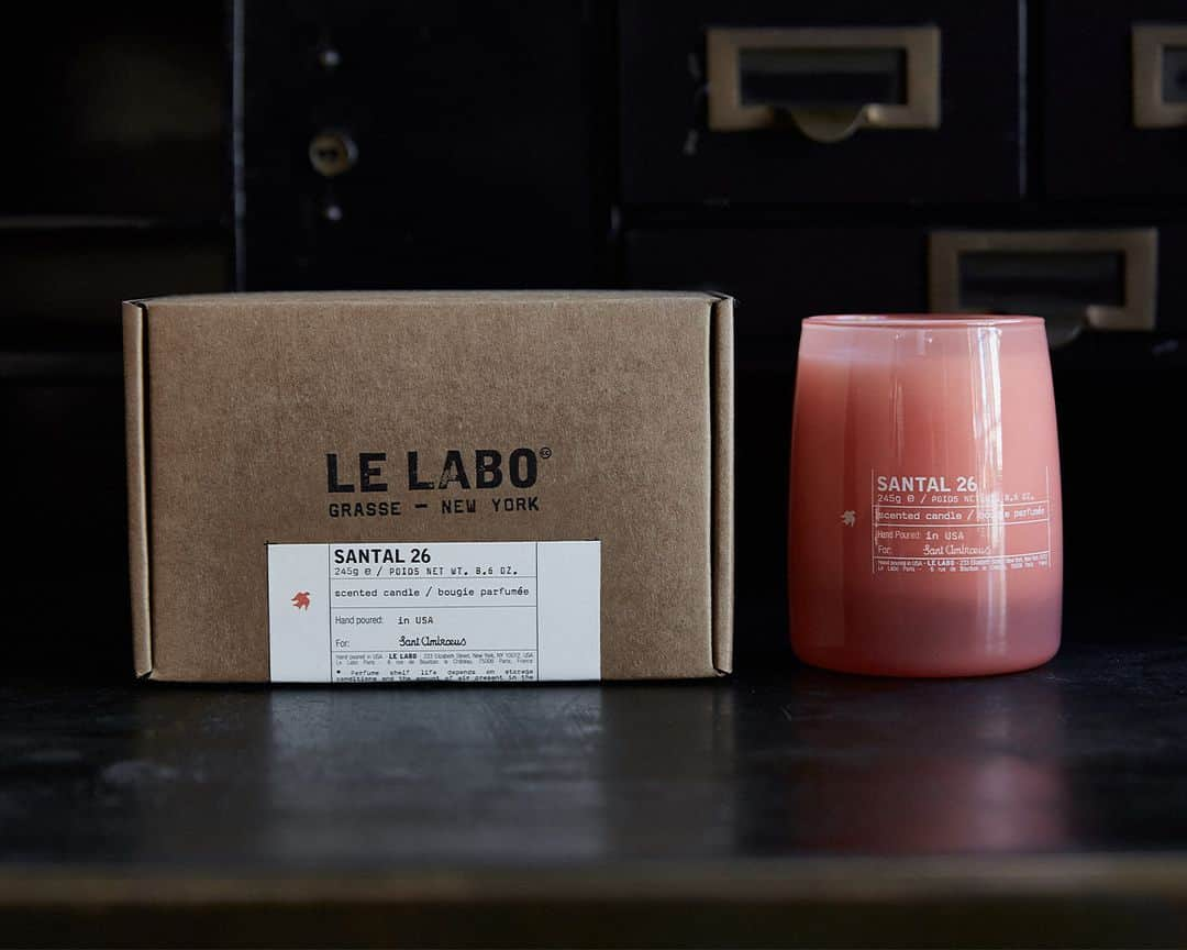 ルラボのインスタグラム：「A special color for our special partner, Sant Ambroeus. Reintroducing the limited-edition Santal 26 candle, available exclusively in the USA: online, at our NYC labs, and of course, at Sant Ambroeus restaurants. #lightmyfire #dontforgettotrimthewick」