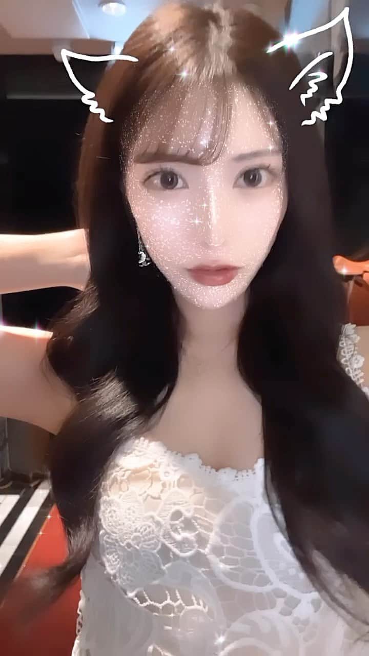 瞳のインスタグラム：「🩶🩶🖤🥂💫」