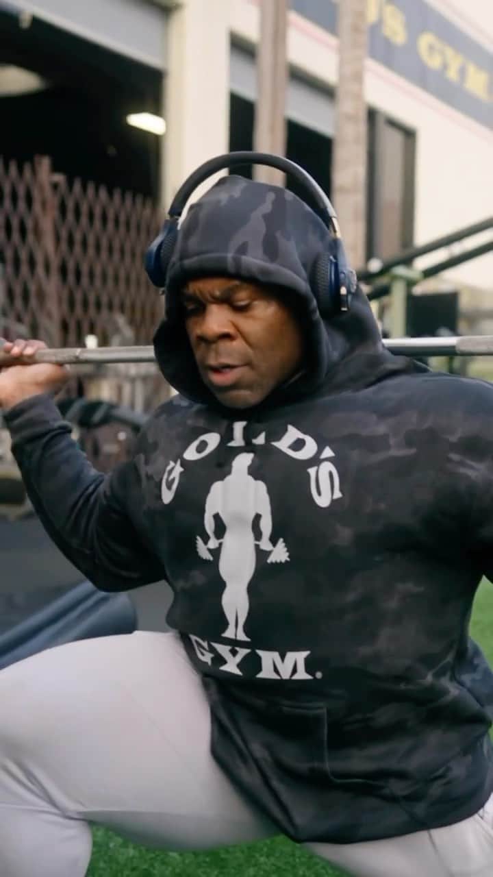 カイ・グリーンのインスタグラム：「You were born to be a champion.  The gym is where we can put our minds to work, where we can fuel our passion, and most importantly, where we can put our souls into what we do. When we train, we are in control. We are not just training for the mere physical but for a better tomorrow. It’s up to us individually to live up to our full potentials and not let fear hold us back from doing what we want with our lives. Create goals for yourself, stay focused, and bring out your best every single workout.  #KaiGreene #ThoughtsBecomeThings #Reels #Fyp」