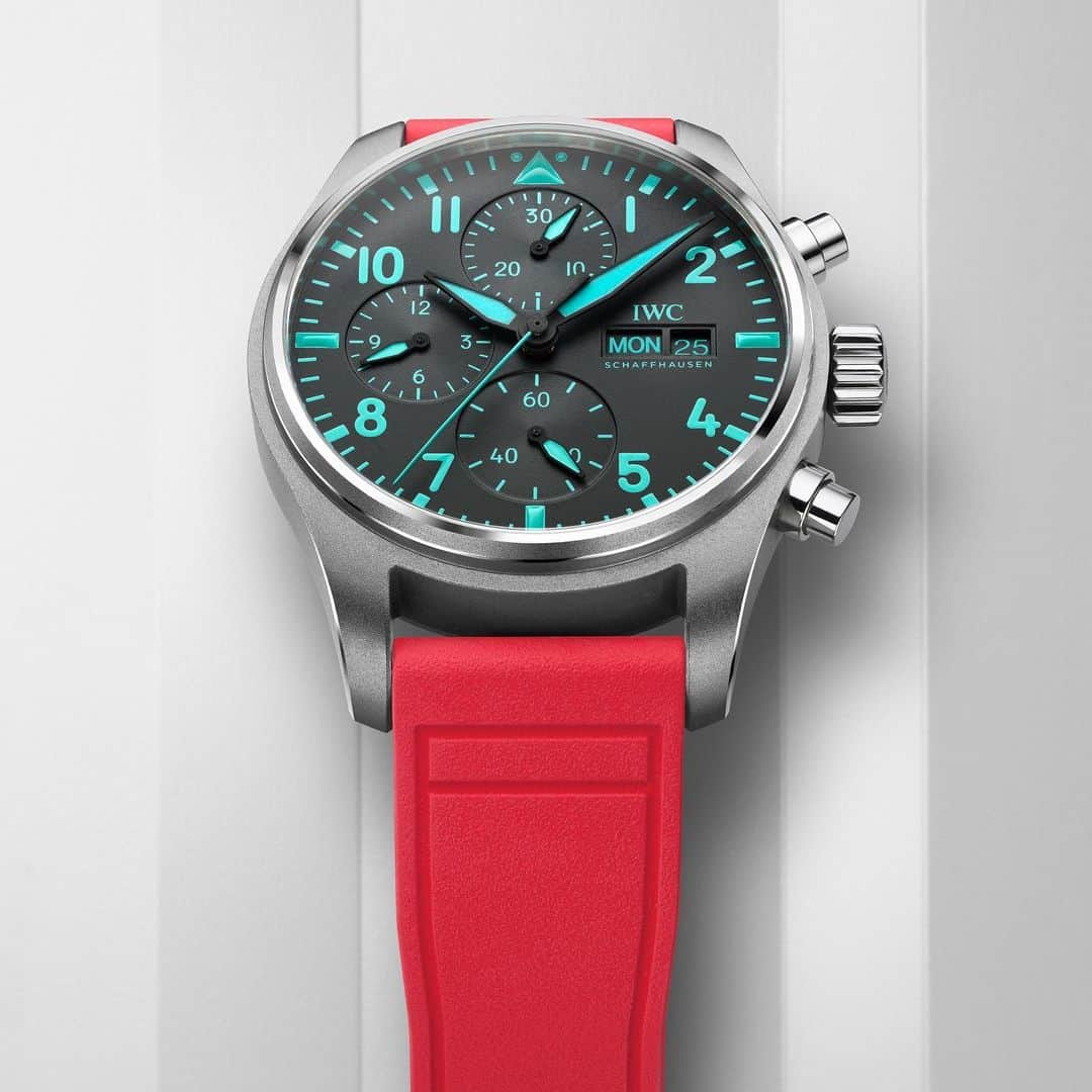 のインスタグラム：「In anticipation of the Miami GP Formula 1, next weekend, @iwcwatches is launching the new Pilot’s Watch Chronograph 41 Edition “Mercedes-AMG PETRONAS” Formula One Team. And this beauty couldn’t fit better than on the wrist of Lewis Hamilton, of course. Swipe left to see.. #iwcpilot #iwc388114 #iwcpilotswatch」