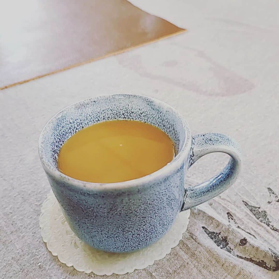 涼平さんのインスタグラム写真 - (涼平Instagram)「れんれんの家で打ち合わせするとき淹れてくれる美味しいコーヒー 最近はミルクも砂糖も完璧好みの分量で出してくれるんだけど砂糖とかよく好みの感じわかるなって尊敬してる☕  #migimimisleeptight」5月1日 22時10分 - mm_peko