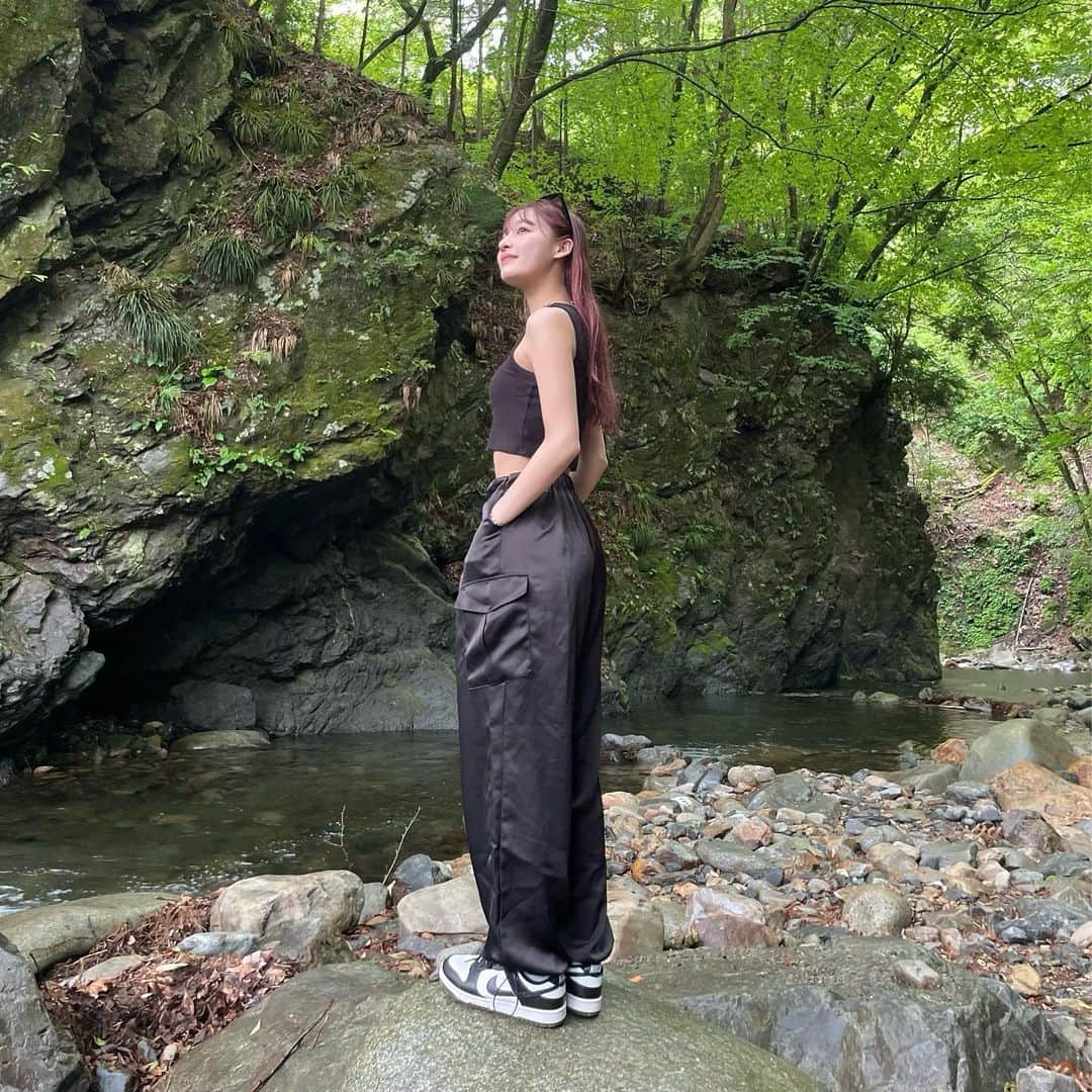のインスタグラム：「家族と幼馴染みとニジマス釣り🎣💙🫧」