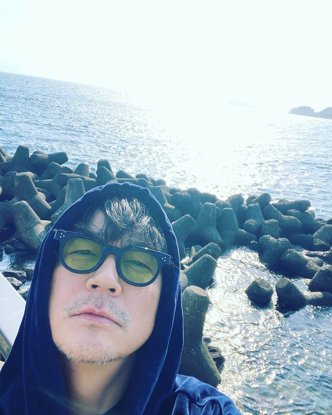 月に吠える。のインスタグラム：「海に帰る  #大森南朋」