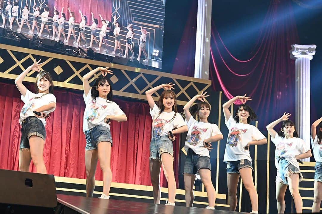 AKB48 Officialさんのインスタグラム写真 - (AKB48 OfficialInstagram)「AKB48 チーム 8 の活動休止前ラストコンサート🐝 AKB48 チーム 8 春の総決算祭り 9 年間のキセキ 昼の部☀️ ハイライト写真をお届け✨  昼の部にはチーム8の歴史を創ってきた  OG メンバー32 名が大集合❣️❣️ 総勢 61 名の出演メンバーで 華やかなステージを繰り広げました💫  #akb #akb48 #チーム8」5月1日 22時31分 - akb48