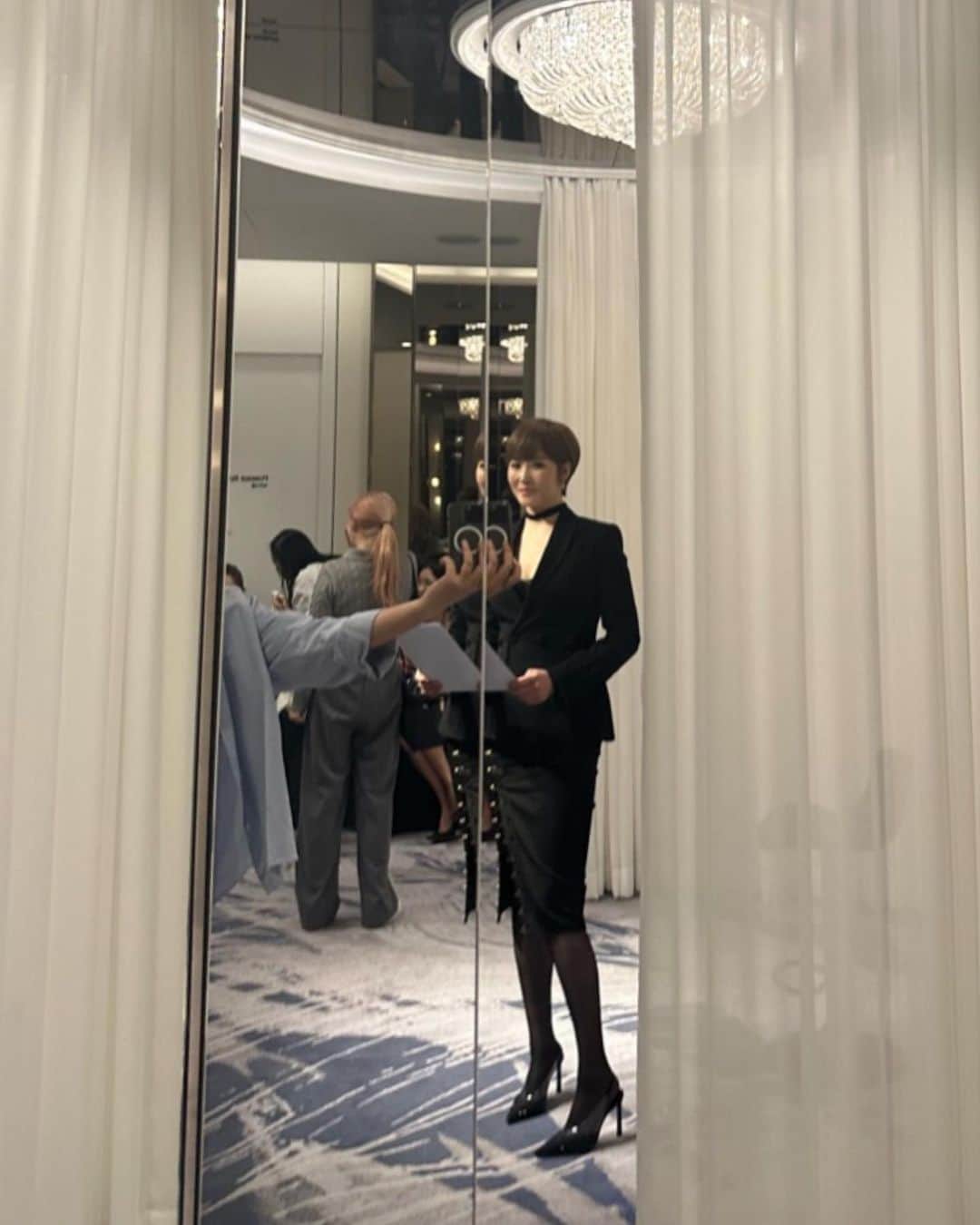 キム・ソナさんのインスタグラム写真 - (キム・ソナInstagram)「#거울샷 #mirrorshot 🧐」5月1日 14時30分 - kimsuna_official