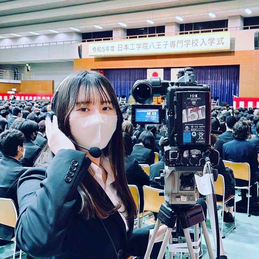 日本工学院さんのインスタグラム写真 - (日本工学院Instagram)「放送芸術科の学生が学内行事で、生配信を担当している様子✨🎥 . . 「#日本工学院」をチェック！！ 学生が投稿したリアルな日常風景を見ることができますよ！ . . #nihonkogakuin #専門学校 #日本工学院八王子専門学校 #日本工学院専門学校 #教職員投稿写真 #放送芸術科 #若きつくりびと #映像作品 #映像クリエイター #映像作家 #映像編集 #映像演出 #映画 #動画 #動画制作 #番組 #番組制作 #撮影 #カメラ撮影  #カメラマン男子 #カメラマン女子」5月1日 14時39分 - nihonkogakuin