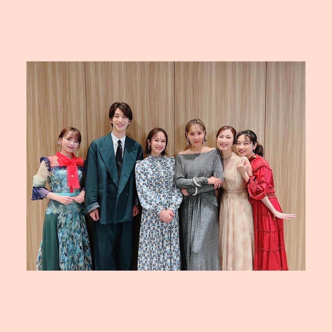 ソニンのインスタグラム：「． Team “Factory Girls” 他作品で日比谷フェスティバル参加してた水田航生くん(FG出演)も加り記念撮影。  5人でのポーズが 劇中の振りにしたんだけど これどうなの どうする ってわちゃわちゃ の様子📸  #ファクトリーガールズ #FactoryGirls」