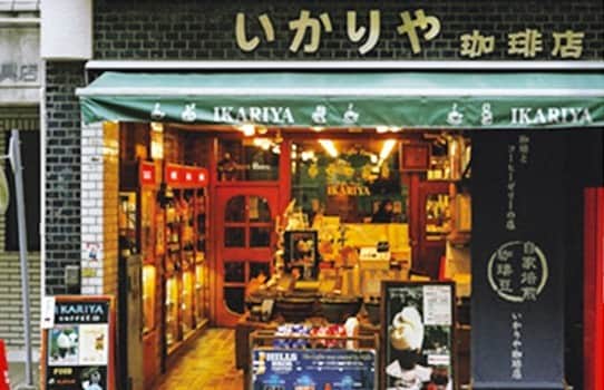 FRaUさんのインスタグラム写真 - (FRaUInstagram)「コーヒーの消費量が全国でもトップクラスの #徳島県 。喫茶店の数も多く、昔から #コーヒー 片手に楽しい時間を過ごしてきた人もたくさんいます。そんな喫茶文化を牽引してきたお店のひとつに、1955年に創業した「 #いかりや珈琲店」 があります。 ・ 東京のミルクホールに憧れて徳島で初めて焙煎機を導入したお店で、創業時から現在も変わらず、ネルに阿波おどりの踊り子が着用する足袋の生地を使用。通常のネルよりも厚手で、ゆっくりと落ちてゆくことでコーヒー豆の個性やおいしさを失わずにドリップできるそう。 ・ 創業者・馬場芳子さんの名前“よしこ”と、阿波おどりで唄われる“阿波よしこの節”をかけたスペシャリティブレンド「よしこのブレンド」、深くて濃い味わいの「クラシックブレンド」など、ブレンドは常時5種を用意。 ・ オリジナルブレンドを使った深みのあるゼリーとたっぷりアイスの黄金コンビが人気の「#コーヒーゼリー」は、阿波おどり期間中に2000食売れたことも！また、コーヒー豆の販売もしていて、豆は徳島を代表する陶器 #大谷焼 の壺に入っています。  📍徳島市通町1-12    #珈琲 #喫茶店 #純喫茶 #coffee #coffeeshop #tokushima #travel #trip #カフェ #cafe」5月1日 15時23分 - fraumagazine