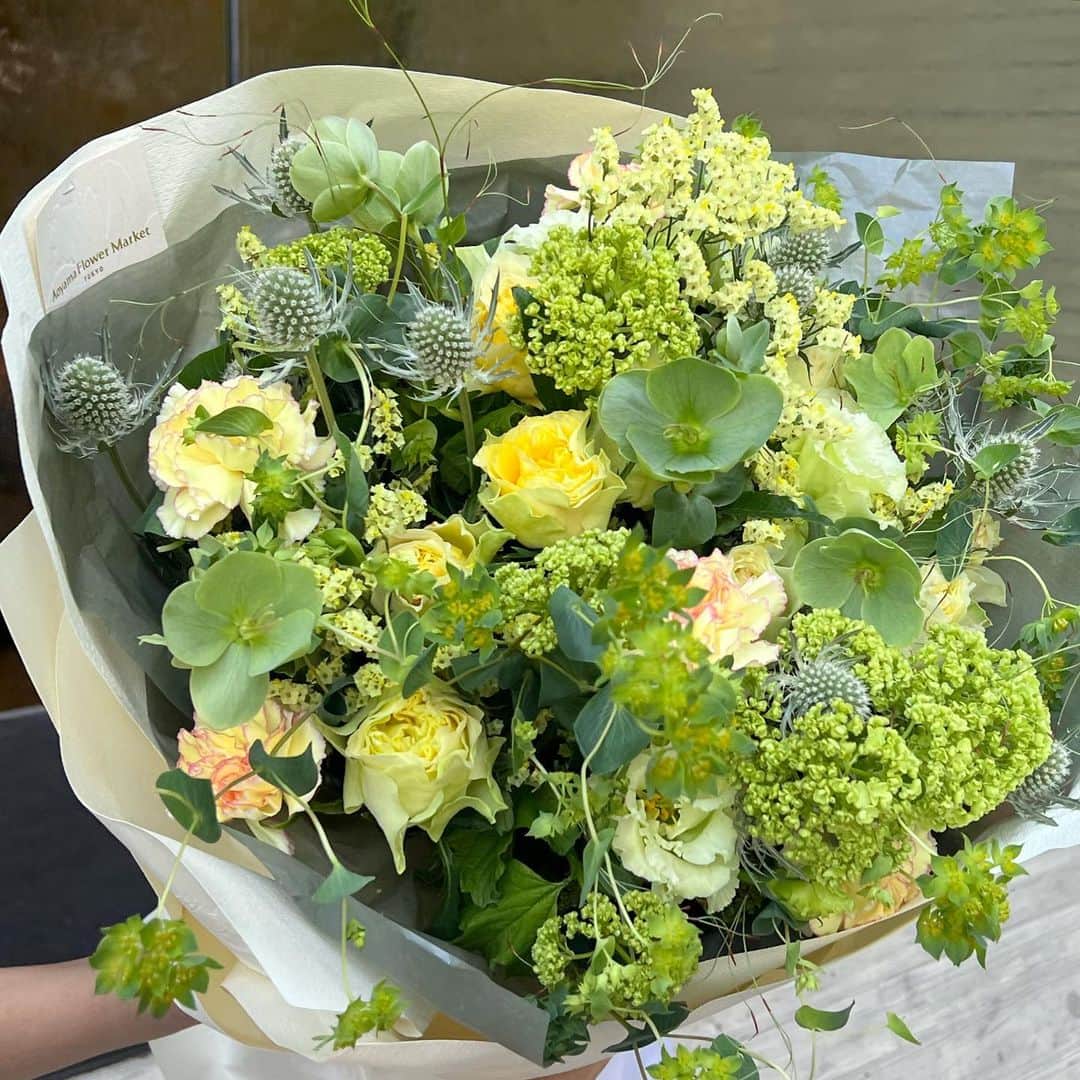 zussaさんのインスタグラム写真 - (zussaInstagram)「素敵な花束をいただきました😌 ありがとうございます🤍」5月1日 15時44分 - niwatorigoya