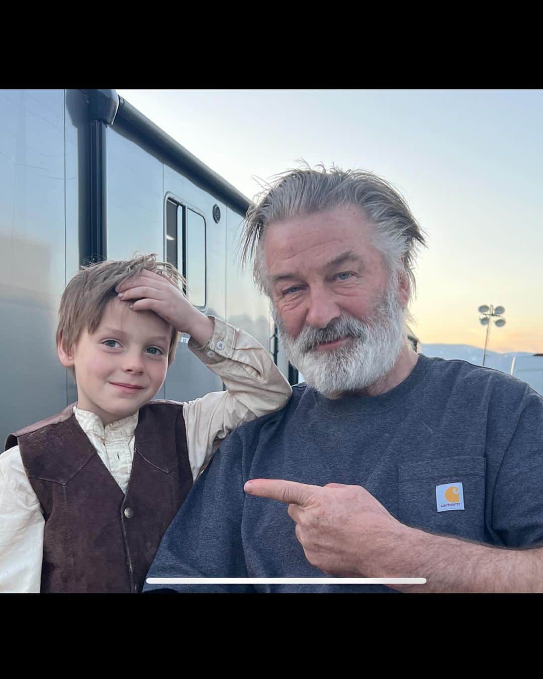 アレック・ボールドウィンのインスタグラム：「With Easton Malcolm . The next Brad Pitt. I kid you not.」