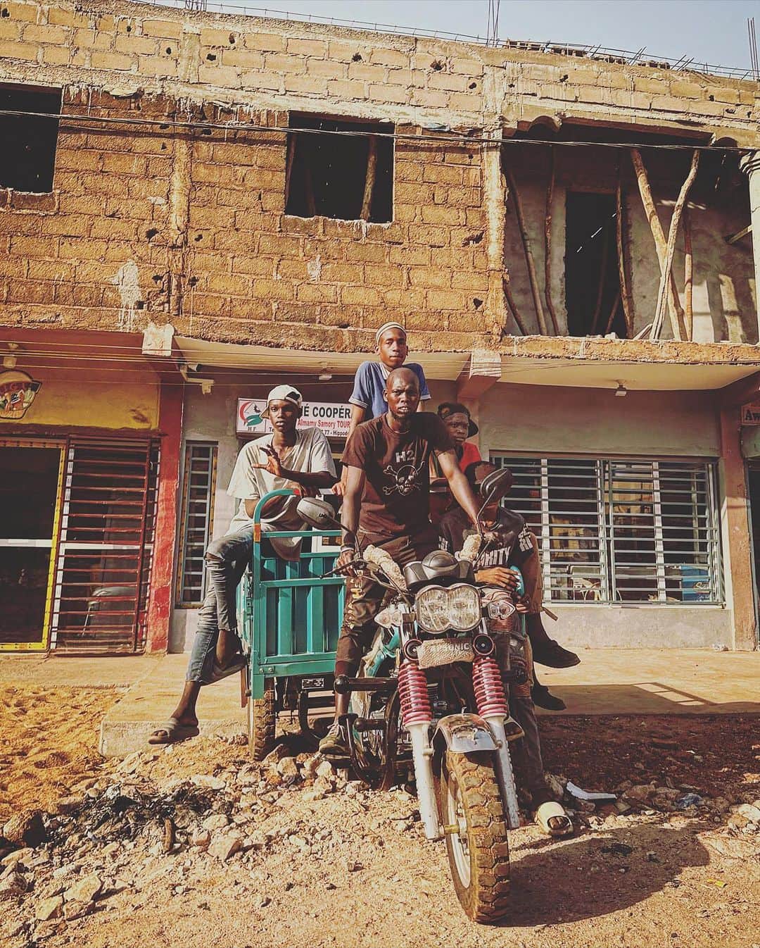 中鉢明子さんのインスタグラム写真 - (中鉢明子Instagram)「🇲🇱What’s Up #Bamako #Mali #AFRICA #41℃ #マリ共和国 #バマコ #2023」5月1日 16時01分 - akiko_harlem