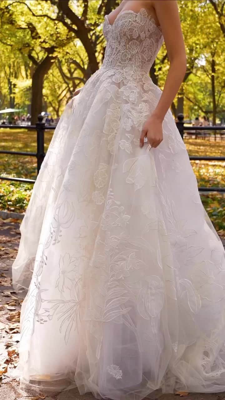 NOVARESE Dress Officialのインスタグラム