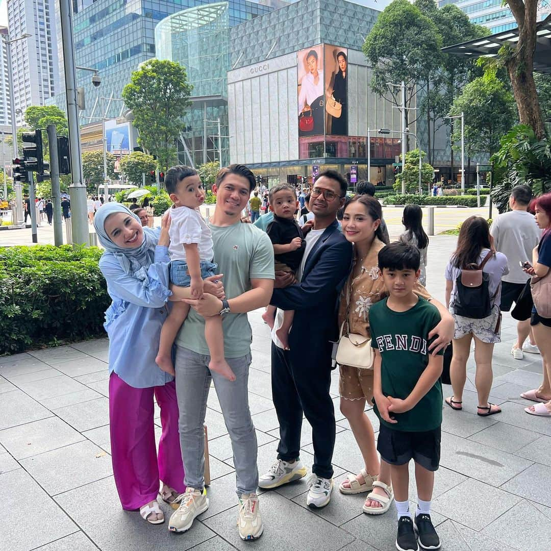 Raffi Ahmadさんのインスタグラム写真 - (Raffi AhmadInstagram)「Sejenak Di Orchard 🇸🇬 dan segera menuju ke ..... ????? SuperHectic 😅😆」5月1日 16時09分 - raffinagita1717