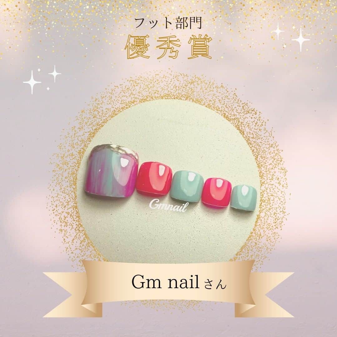 ネイルブック（公式）さんのインスタグラム写真 - (ネイルブック（公式）Instagram)「\ 結果発表 /  ohora日本公式サイト2周年を記念して、ネイルブックにて「ohoraネイルデザインコンテスト」を開催しました♡  そしてついに先日一般投票による最終審査が終了し、商品化されるデザインが決まりました！ 見事最優秀賞に選ばれたのはどの作品でしょうか？  ☁️☁️☁️☁️☁️☁️☁️☁️☁️☁️☁️☁️  入賞したみなさん、おめでとうございます♡  ◾️最優秀賞【ハンド部門】 HITOMIさん👑  ◾️最優秀賞【フット部門】 kajiharaさん👑  ◾️優秀賞【ハンド部門】 maaさん✨  ◾️優秀賞【フット部門】 Gm nailさん✨ GraceNailさん✨  ◾️ohora賞【ハンド部門】 rebon beautyさん🤍 kyokoさん🤍 すみえさん🤍  ◾️ohora賞【フット部門】 美玲さん🤍 ピヨさん🤍  【各受賞者への賞品】 ■最優秀賞：ハンド1名、フット1名 ネイルデザインの商品化 ohoraクーポン30,000円分 ■優秀賞：3名 ohoraクーポン20,000円分 ■ohora賞（最終選考に残ったデザイン） ohoraクーポン5,000円分  ☁️☁️☁️☁️☁️☁️☁️☁️☁️☁️☁️☁️  素敵なデザインの応募、たくさんの投票ありがとうございました！ 発売まで楽しみですね♡  #ohora #ohoraコンテスト #セミキュアジェル #デザインコンテスト #ネイルデザインコンテスト #ネイル #ジェルネイル #セルフネイル #セルフジェルネイル #ネイルアイテム」5月1日 16時01分 - nailbook.jp