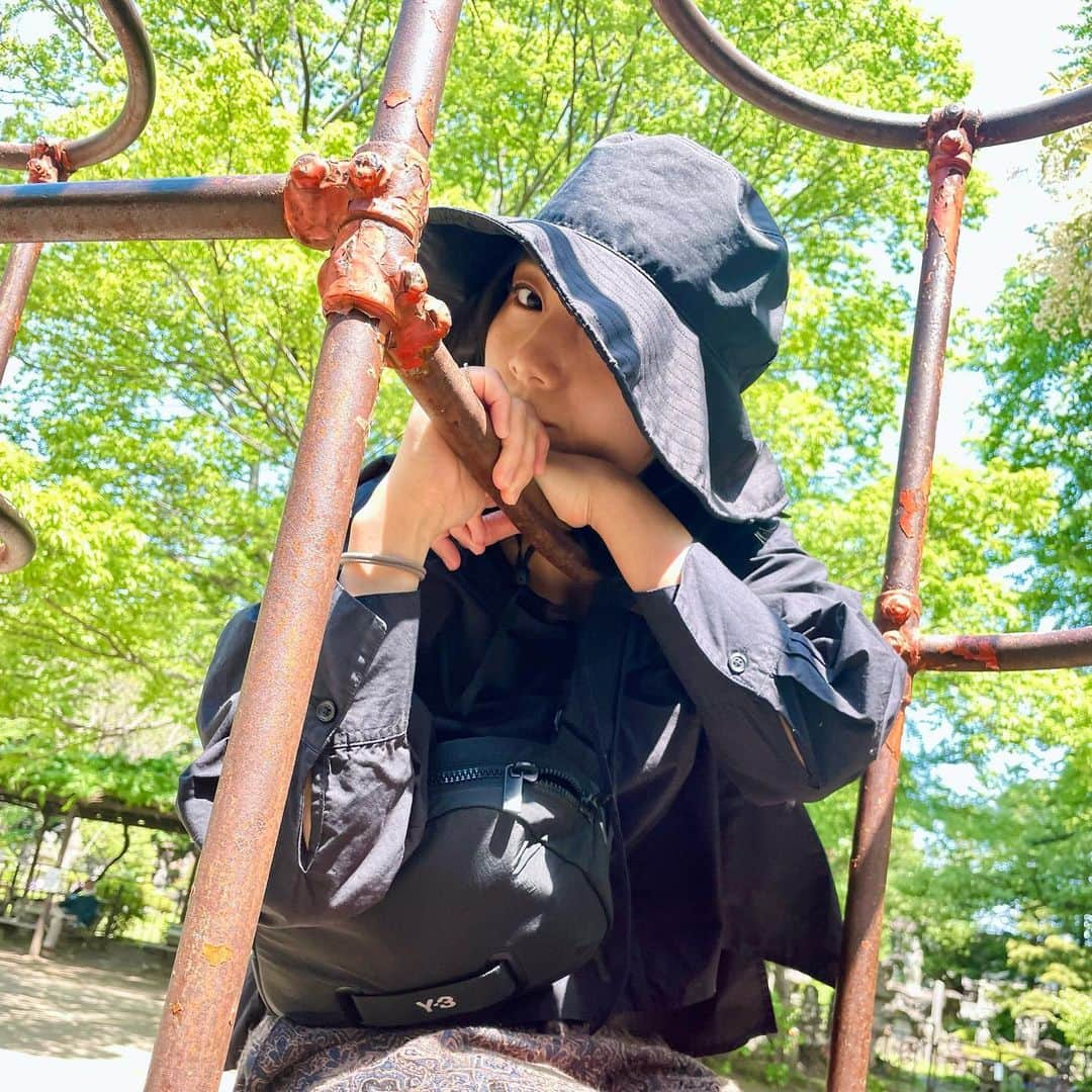 岡野真也のインスタグラム：「マップを開いて魅力的な公園を探す癖がつきました！一体あと何年公園に通うのかな…☺️  #y3 #sunbarrier100」