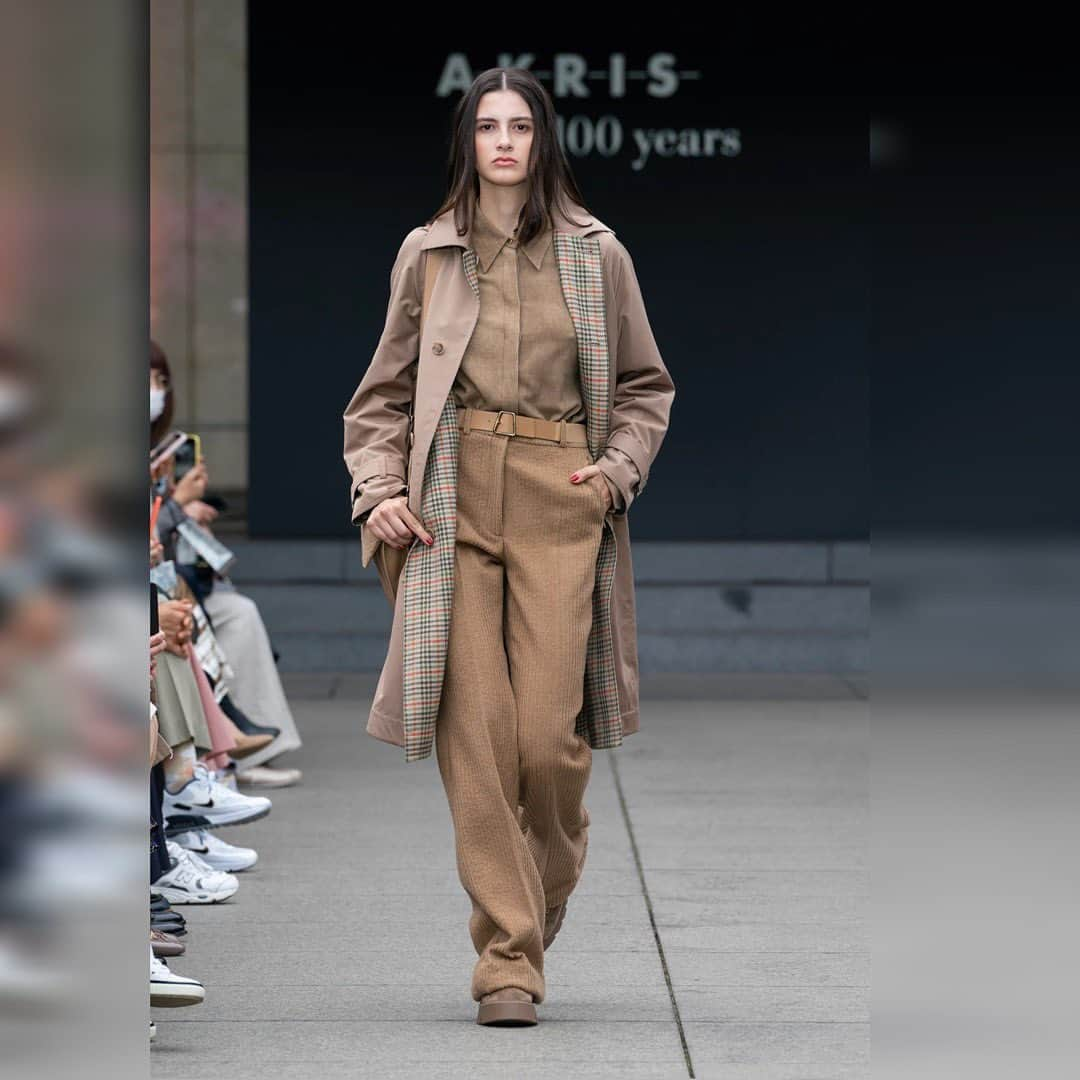 SATORU JAPAN Inc.さんのインスタグラム写真 - (SATORU JAPAN Inc.Instagram)「. ◆A Century in Fashion 2023 Akris Fall Winter Collection Show Akris @akrisofficial Model:#BrunaV @brunaavicentini  #アクリス #コレクション #ランウェイ #ショー #ウォーキング #モデル #モデル事務所 #サトルジャパン ＃Akris #show #runway #model #internationalmodel #modelagency #satorujapan」5月1日 16時33分 - satorujapan_official