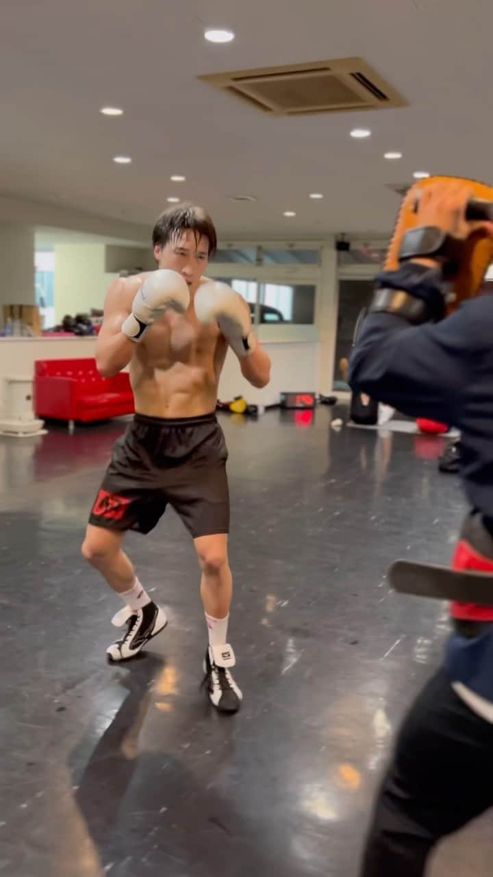 安保瑠輝也のインスタグラム：「. fight weeeek💋」