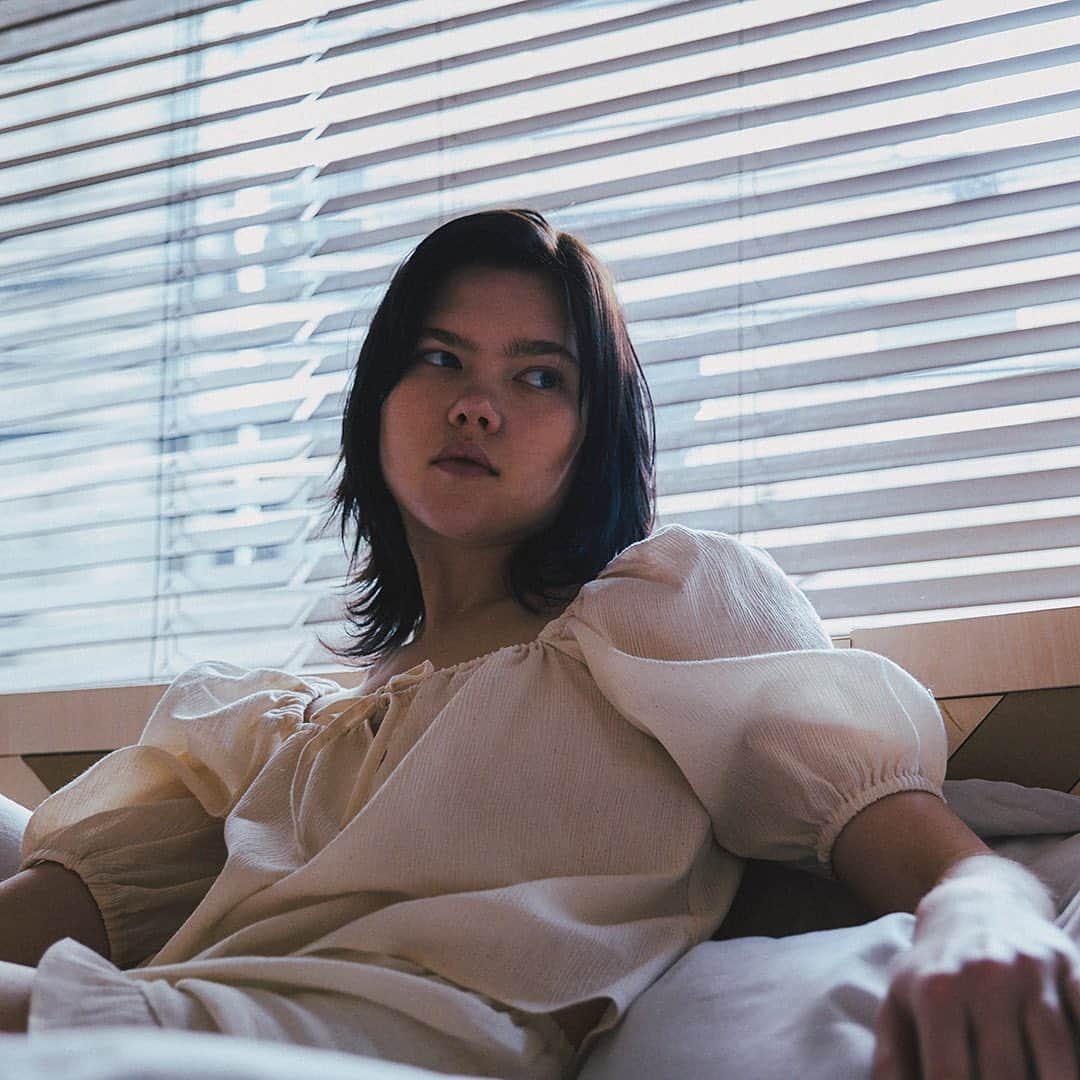 のインスタグラム：「NEW LINE 〈twosome〉  "Yoryu"Cotton puff setup  オーガニックコットン素材の半袖パフスリーブとショートパンツのセットアップ。  楊柳(ようりゅう)素材で爽やかな着装感の半袖パフスリーブと、健康的で程よく女性らしく計算されたカッティングのショートパンツがポイント。  #twosome #トゥーサム #Privspoonsclub #プライベートスプーンズクラブ #Roomwear #ルームウェア」