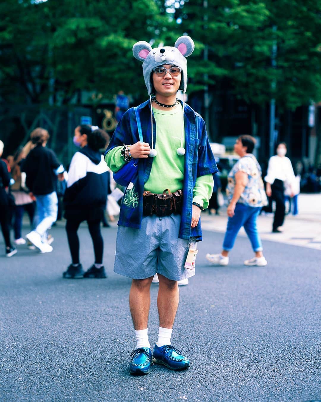 のインスタグラム：「@hypebeaststyle : @thisisneverthat が、2023年夏コレクションのルックブックを公開。日本の某ファッションスナップ誌に着想し、モデル兼デザイナーの菊乃、OKAMOTO’Sのオカモトレイジ、水原佑果ら、普段から thisisneverthat と親交のある著名人および一般人をモデル起用した本ルックブックでは、ロックバンド Grateful Dead とのコラボアイテムをはじめ、春夏らしいカラーパレットを採用したウェアを数多く紹介。続きは @hypebeastjp のプロフィール🔗から Photo : thisisneverthat」