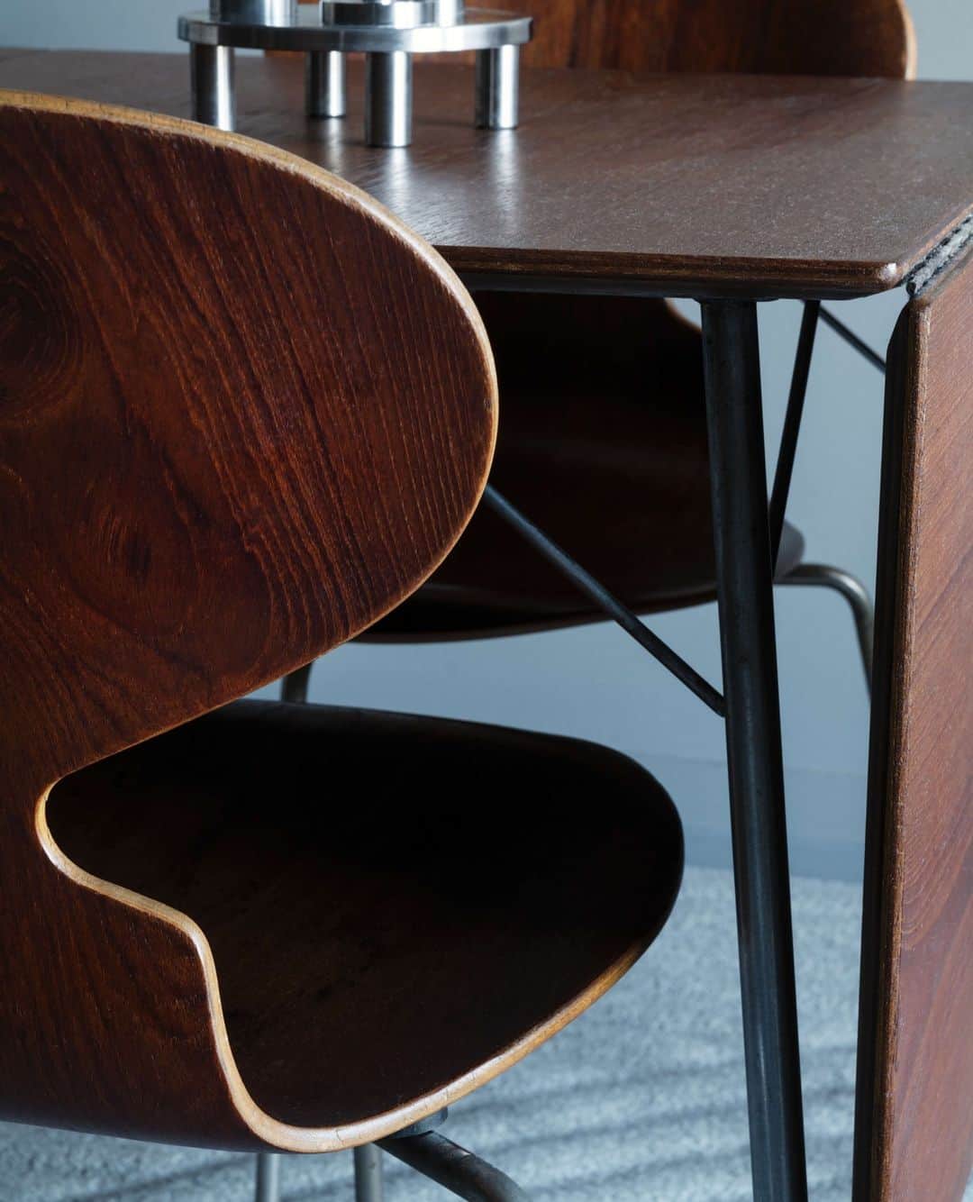 フリッツハンセンさんのインスタグラム写真 - (フリッツハンセンInstagram)「Three slender legs and a laminated wood shell. ⁠ Simple, enduring beauty.⁠ Ant™ chair, 1952.」5月1日 17時11分 - fritzhansen