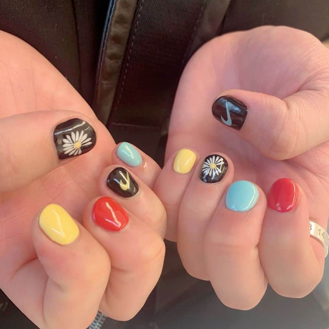 りんたろーさんのインスタグラム写真 - (りんたろーInstagram)「New nail 🌼 @xxxibgdrgn 様ネイル💅 supreme @charider_official   salon  @naileye.pasha  #Newnail #メンズネイル　#南青山　#gdragonbigbang #supreme #mensnails」5月1日 17時05分 - rin_the_sky