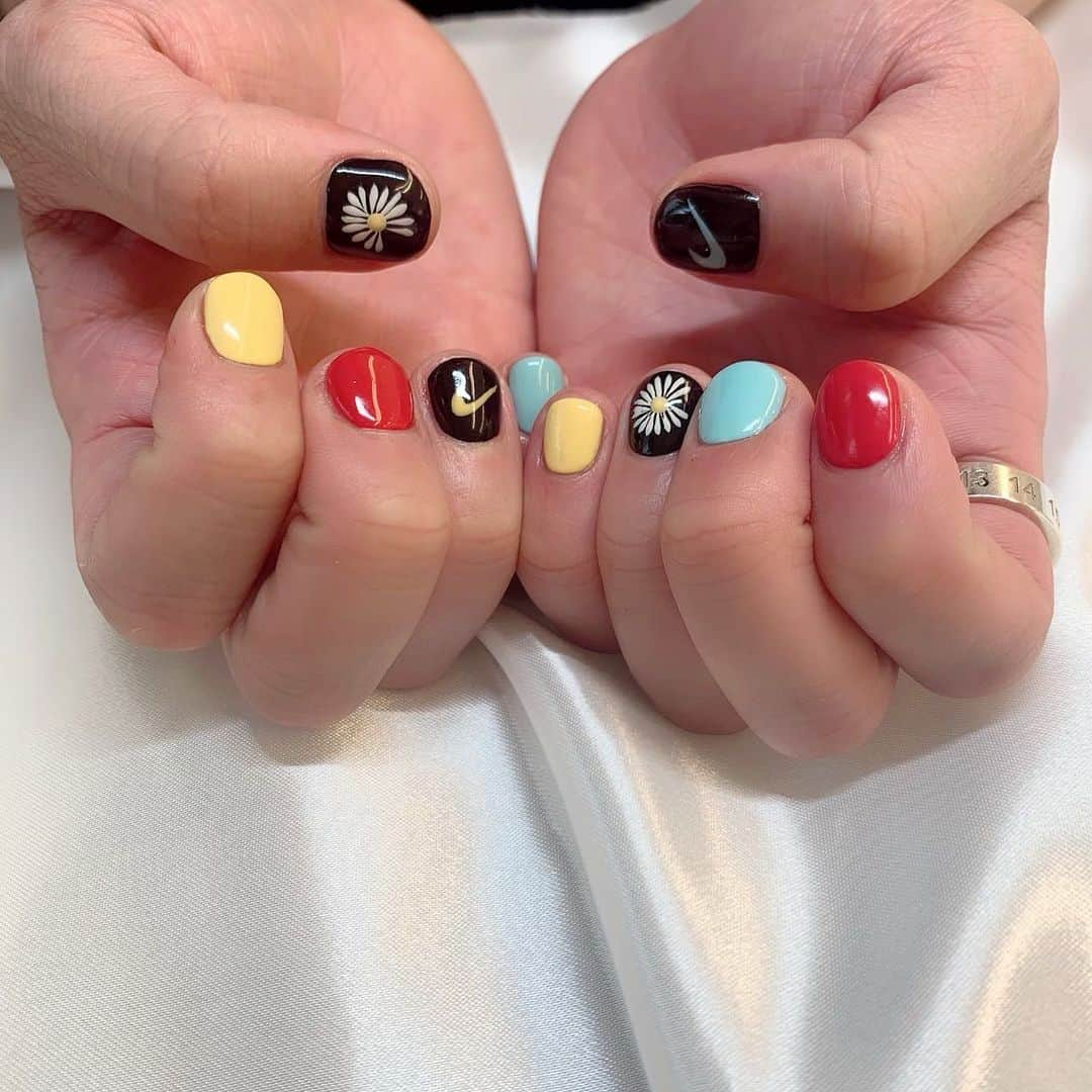 りんたろーさんのインスタグラム写真 - (りんたろーInstagram)「New nail 🌼 @xxxibgdrgn 様ネイル💅 supreme @charider_official   salon  @naileye.pasha  #Newnail #メンズネイル　#南青山　#gdragonbigbang #supreme #mensnails」5月1日 17時05分 - rin_the_sky