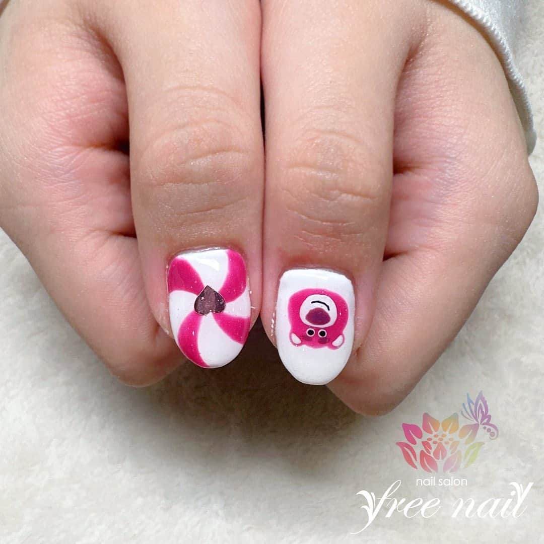 free nail フリーネイルさんのインスタグラム写真 - (free nail フリーネイルInstagram)「. お客様ネイル💅🏻🪷 . トイストーリーネイル🍭 . ディズニー大好き🏰🌈 . ご来店ありがとうございました🙇🏻‍♀️🙇🏻‍♀️🙇🏻‍♀️💗 . #ネイルアート #ジェルネイル #ネイルサロン #大阪ネイルサロン #ネイルデザイン #ネイルチェンジ #トイストーリーネイル #ディズニーネイル #牛柄ネイル #ウッディー #カラフルネイル #手書きアート #デザインネイル #トレンドネイル #ポップネイル #キャラクターネイル #春ネイル #springnails #nailsart #nailsdid #美甲 #日式美甲 #日式美甲胶 #日本美甲师 #日本美甲老师 #美甲上课 #日本胶 #フリーネイル #freenail」5月1日 17時06分 - freenail_jpn