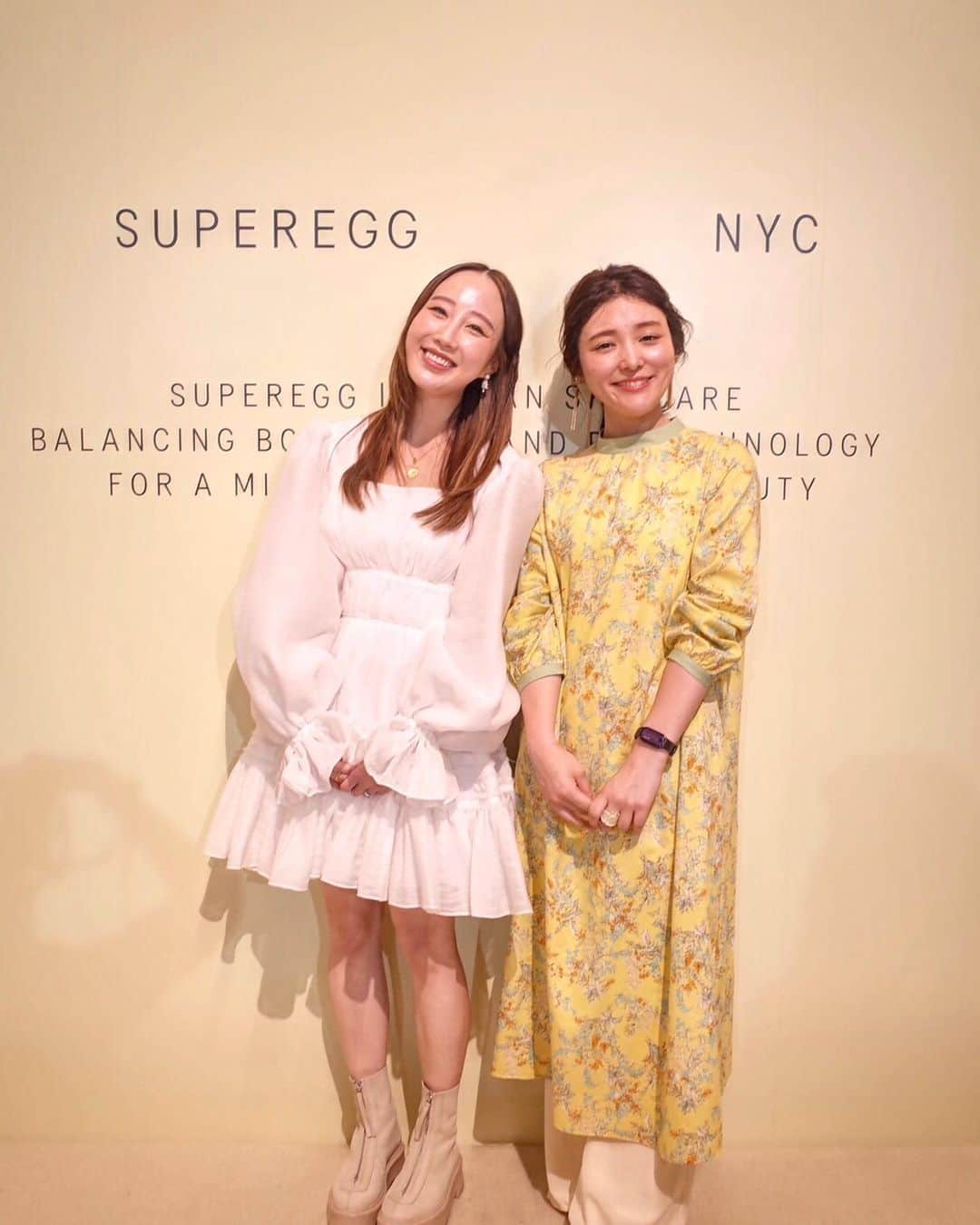 石川琴允さんのインスタグラム写真 - (石川琴允Instagram)「▶︎thank you for the invitation🥚 @superegg_jp  ： ： NY発の100％ヴィーガンスキンケアブランドSUPEREGGの日本上陸記念発表会のご招待を受けてきたよ🤍 : : この日は世界でも活躍されている創設者の”Erica Choi”さんも東京へ来日され、SUPEREGGの魅力についてお話ししてくださったの🥚 ： ： : ”EGG”なのに ヴィーガンなの？って思いつつ参加した私。 紀元前から東洋の女性の美容習慣に関わってきた卵の持つ栄養とデザインの完璧なバランスにインスパイアされ、 100％ヴィーガン成分で構築したスキンケアitemのことだったの。 ： ： 〜Touch upをして〜 卵黄・卵白・卵殻膜が持つ、ビタミン・ミネラル・タンパク質の成分を植物性由来成分で再現したヴィーガン処方はどれをとっても優しいテクスチャー。 ベタベタしすぎずスッと肌に馴染んで内側に染み込んでいくような感じ。。 オブジェのような美しい球体のパッケージはが置いておくだけで気分が高まるデザインに🥚＊ ： ： 近くでお話ししたEricaさんのお肌が綺麗すぎて、うっとり。大人になってもこんな肌になれるんだって感動したほど✨ : : 『どれもおすすめだけれど、あなたのお肌にはセラムとエリクサーをおすすめ』とrecommendして貰ったのでそんなのもう、絶対使っちゃう💋 ： ： 日本では7つのitemのお取扱が可能🥚 ぜひチェックしてみて✺ #superegg #スーパーエッグ #ヴィーガンエッグ #ヴィーガンコスメ #vegancosme #vegan」5月1日 17時09分 - kotopon09