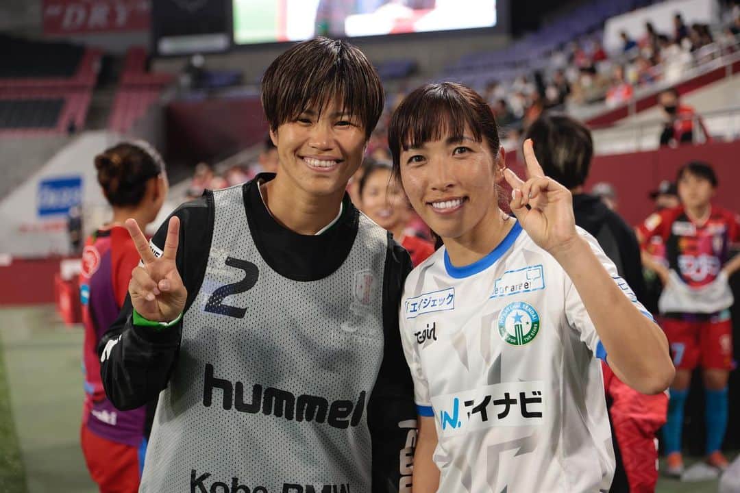 のインスタグラム：「ヴィッセルとのWヘッダー⚽️ 沢山ご協力頂き ありがとうございました🙇‍♀️  久しぶりのえみさん😊 まやと初2ショット。笑  みんなナイスゲーム👍  GW中残り2試合 全部で残り7試合  悔いの残らないシーズンに!!」