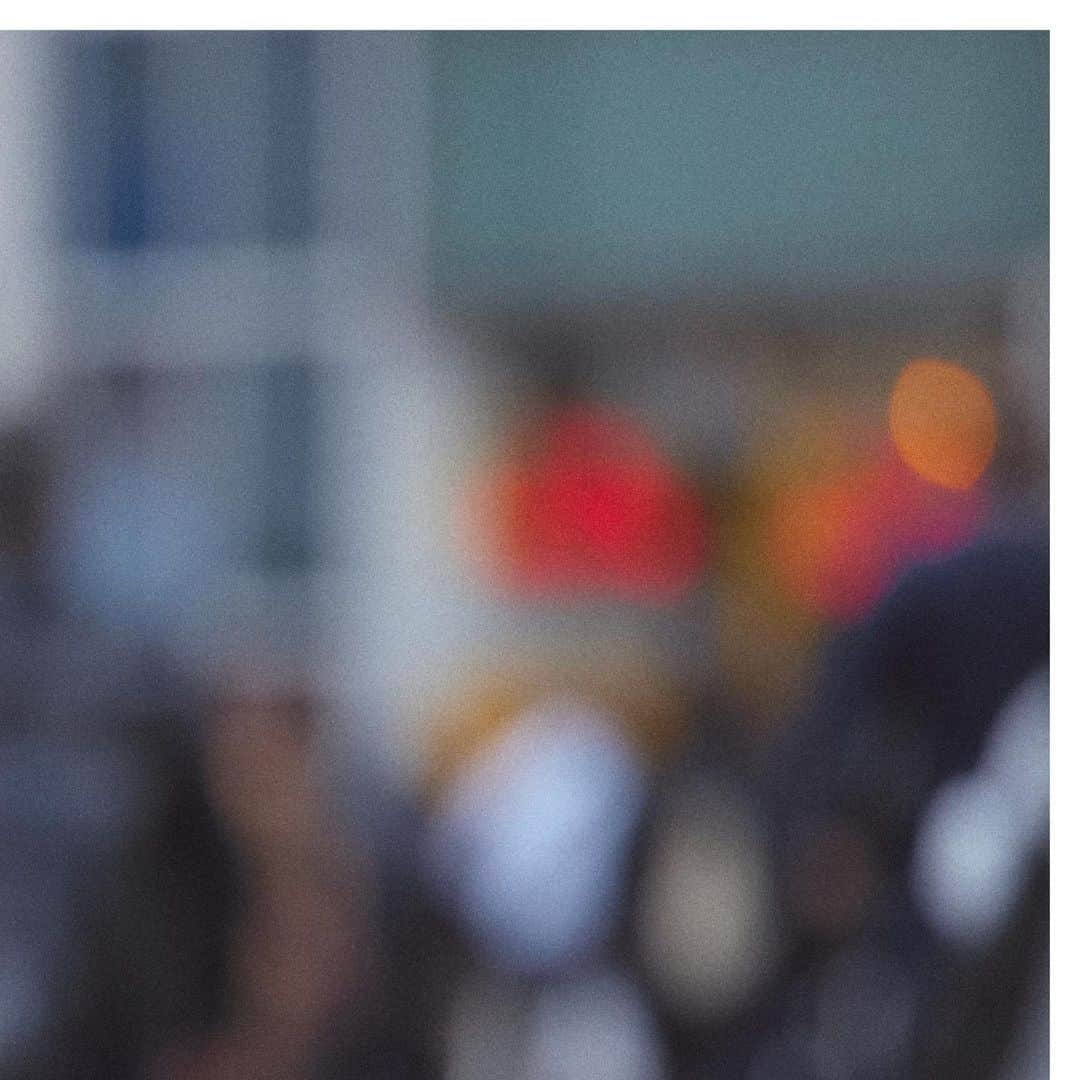 のインスタグラム：「素敵な出会いを呼ぶ、春の服 Vol.2 大人のデート、ある日の装い  出会いが多い今の時季、 いつも以上に好感度の高いおしゃれを 叶えたい大人に向けて、 全３回の短期連載をスタート。 第２回目は、上品に装う大人のデートスタイル。 「今日は、あの人とどこ行こう」から始める、 ベストなチョイス、旬の着こなし。  Knit dress ¥20,900 (tax in)  ストーリーズアーカイブの素敵な出会いを呼ぶ、春の服よりご覧いただけます。  Height:173cm Size:1 #frayid #2023summercollection」