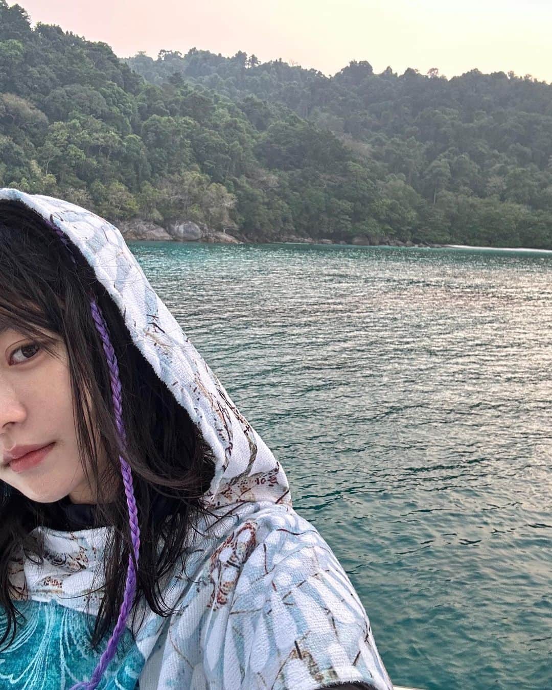 コ・ボギョルのインスタグラム：「Throw in the deep water #심연 💙🦋」