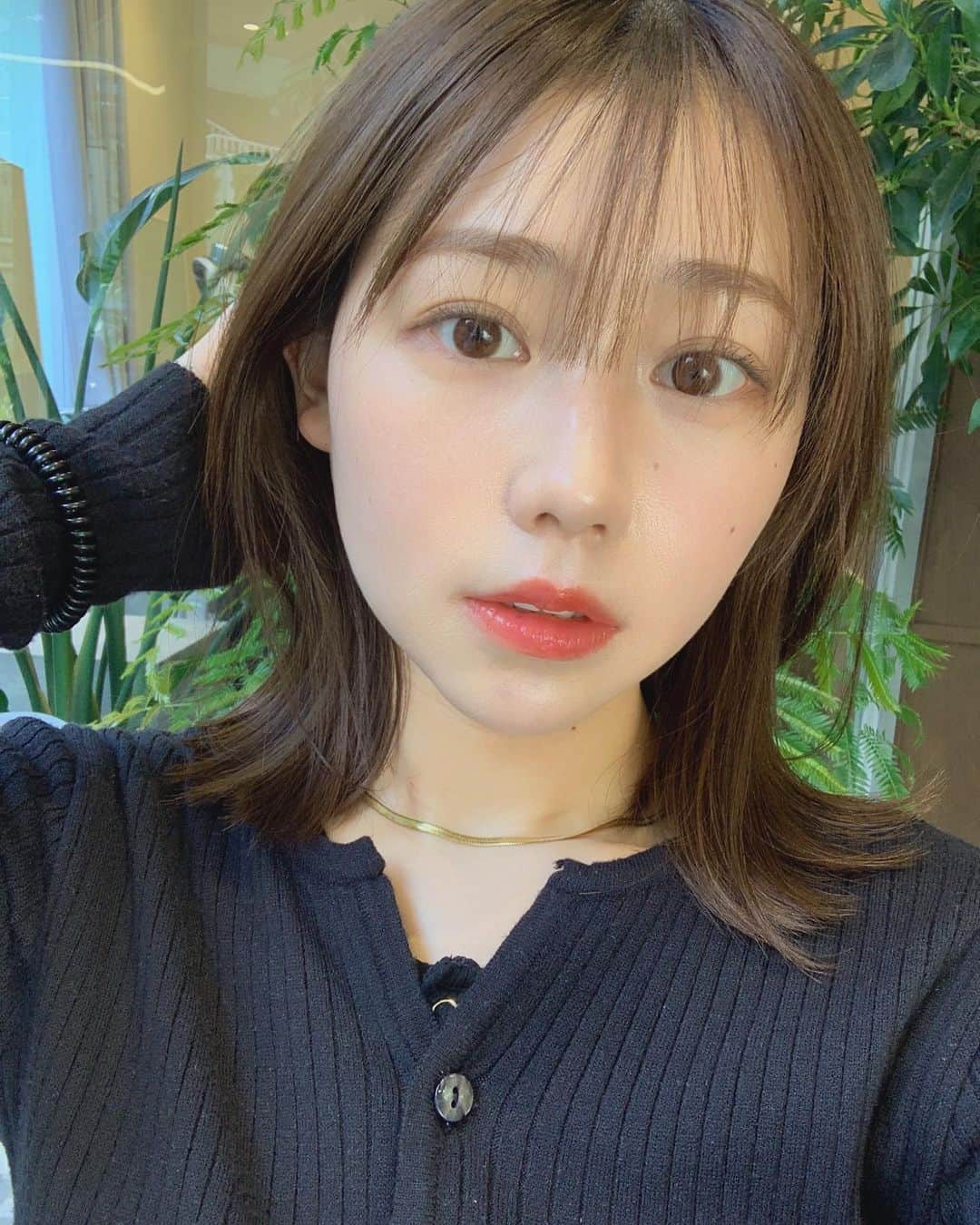 中桐菜々子さんのインスタグラム写真 - (中桐菜々子Instagram)「. お久しぶりになりました🤍 ここから暗くしたら妹も似たフォルムになってた笑笑  #美容院 #ミディアムヘア #暗髪」5月1日 20時00分 - nanako_nakagiri