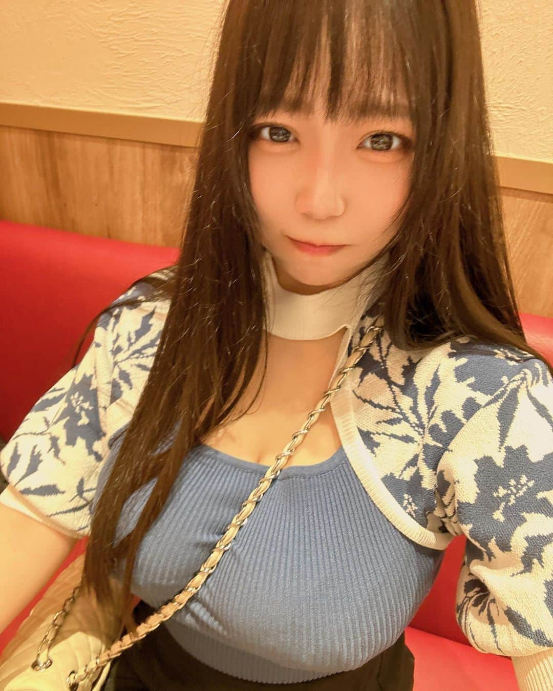 雅楽代りかさんのインスタグラム写真 - (雅楽代りかInstagram)「私はできれば週１以上は会いたい派 なんだけど 君は週に何回会いたい？  #彼女とデートなうに使っていいよ  #毎日うたしろ  #gravure #gravureidol #グラビア #グラビアアイドル #Japaneseidol  #私服 #むちむち #お姉さん #ぽっちゃり #マシュマロボディ#わがままボディ」5月1日 17時16分 - utashiro_rika