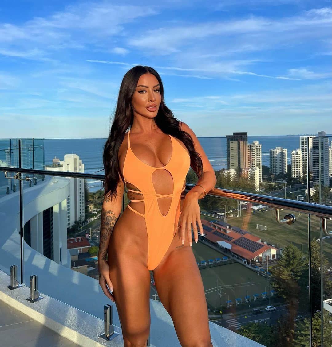 Steph Paccaさんのインスタグラム写真 - (Steph PaccaInstagram)「rooftop series」5月1日 17時29分 - steph_paccaa